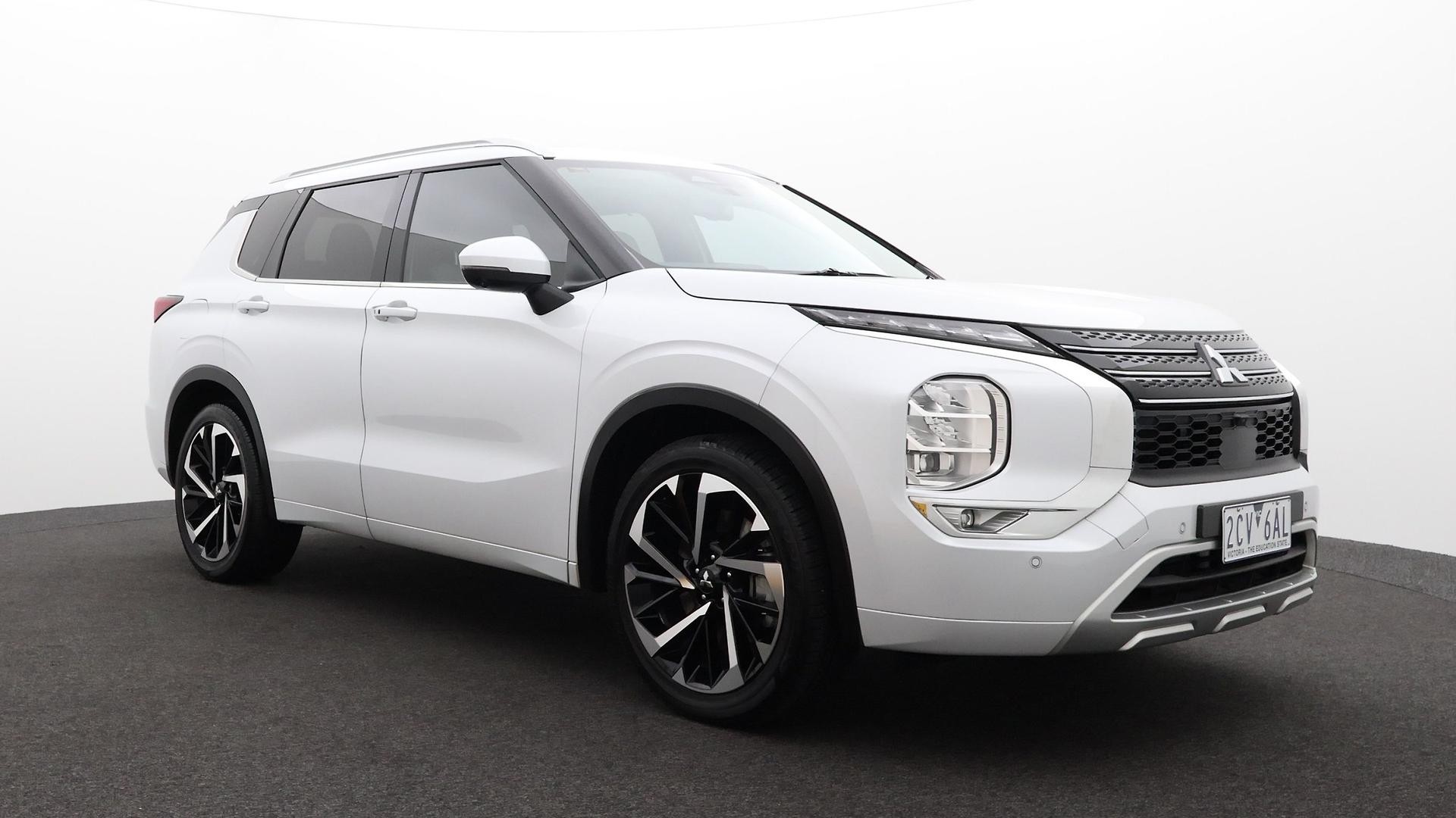 Mitsubishi Outlander image 2