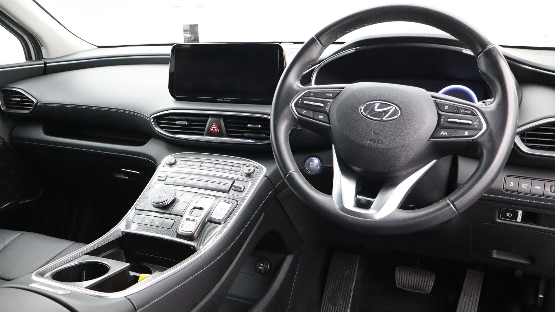 Hyundai Santa Fe image 4