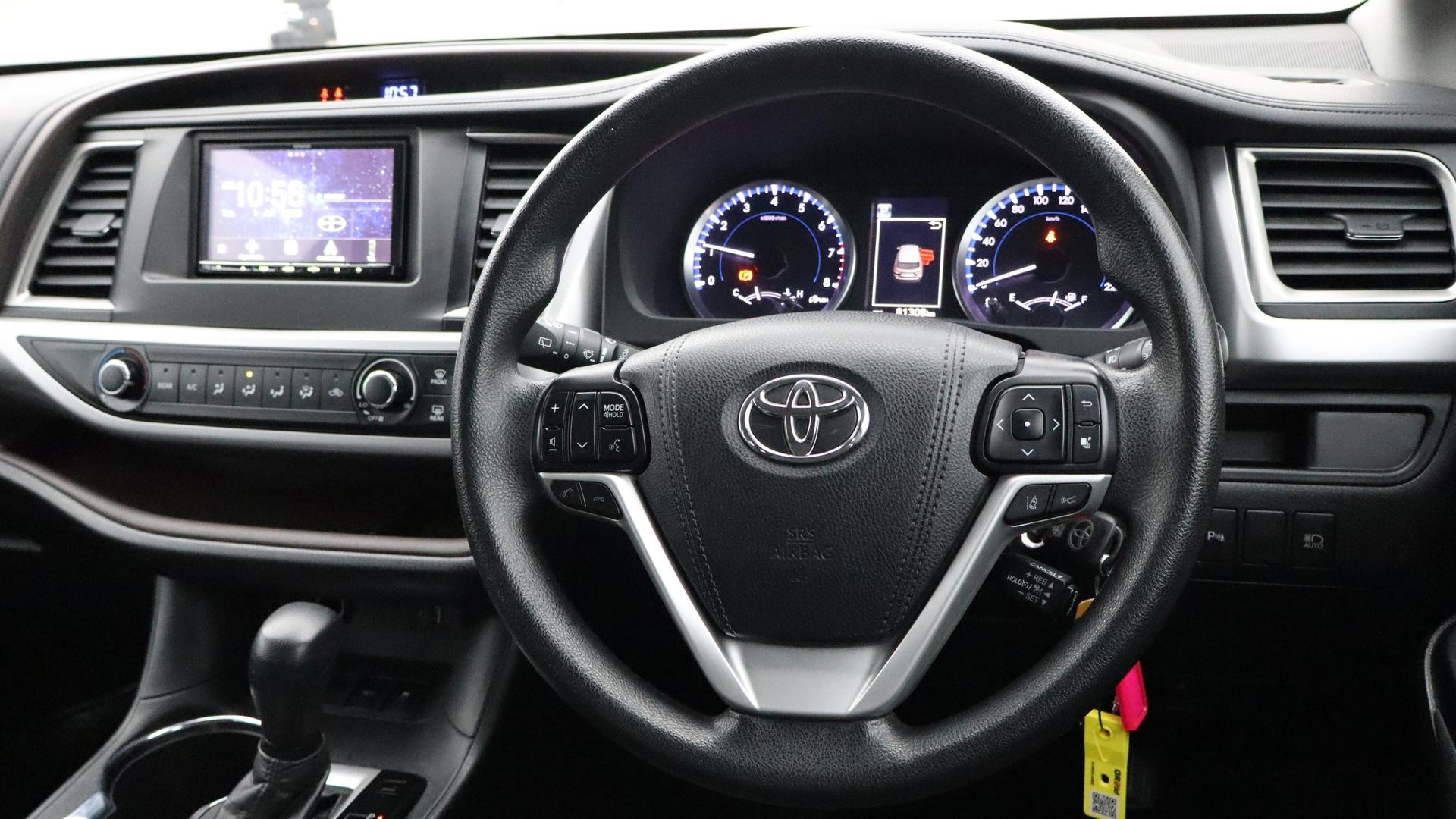 Toyota Kluger image 4