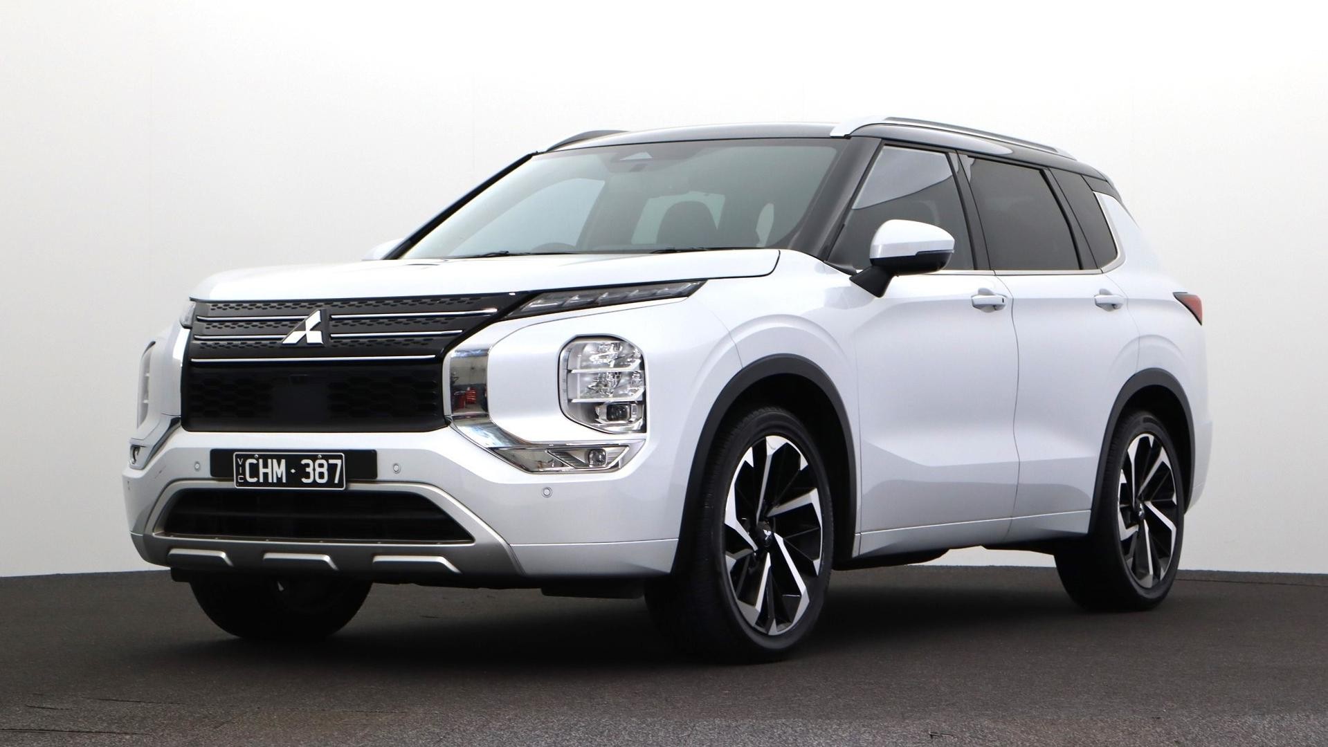 Mitsubishi Outlander image 1