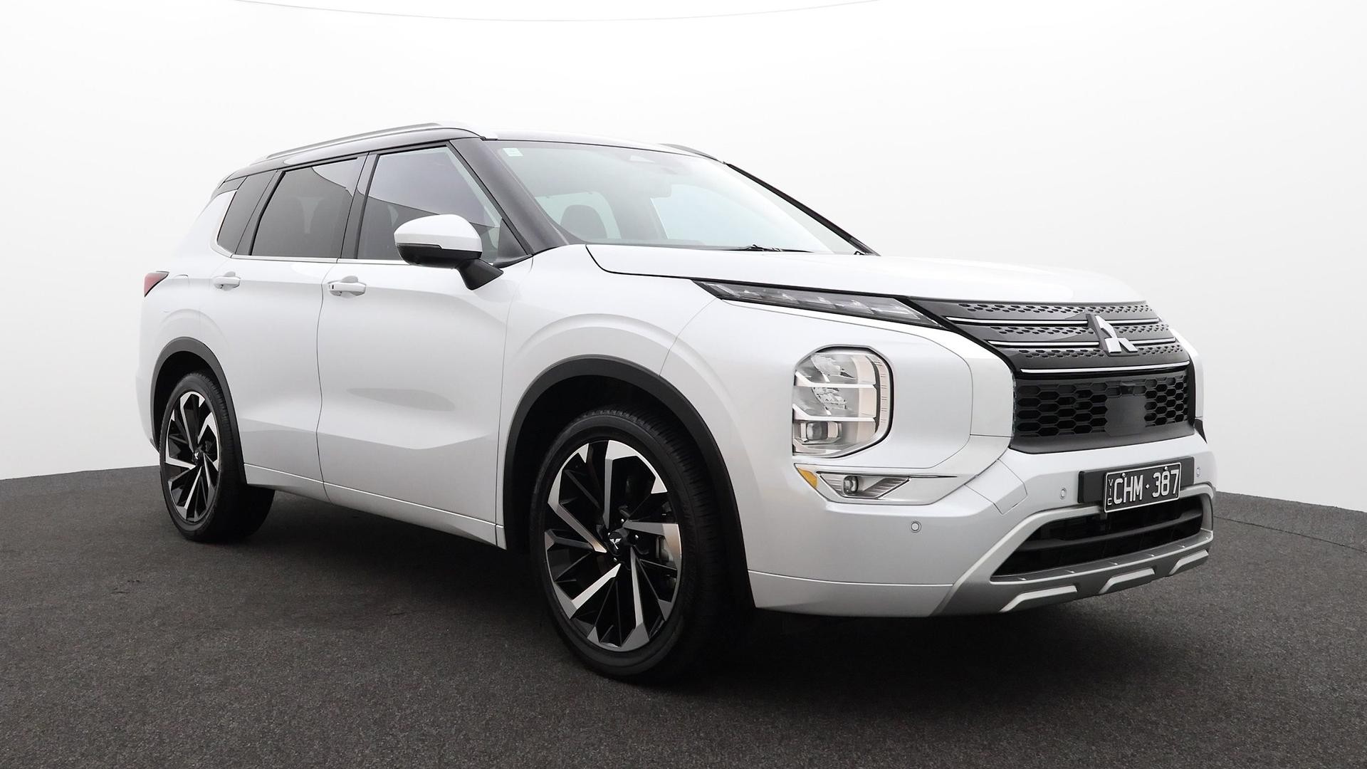 Mitsubishi Outlander image 2