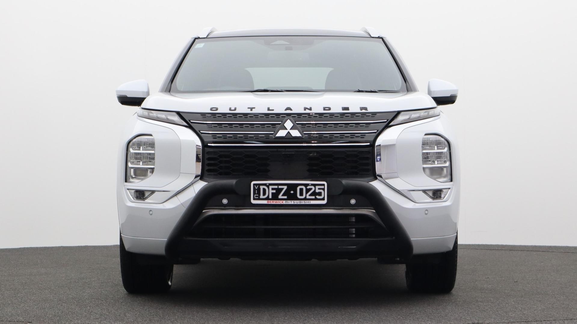Mitsubishi Outlander image 2