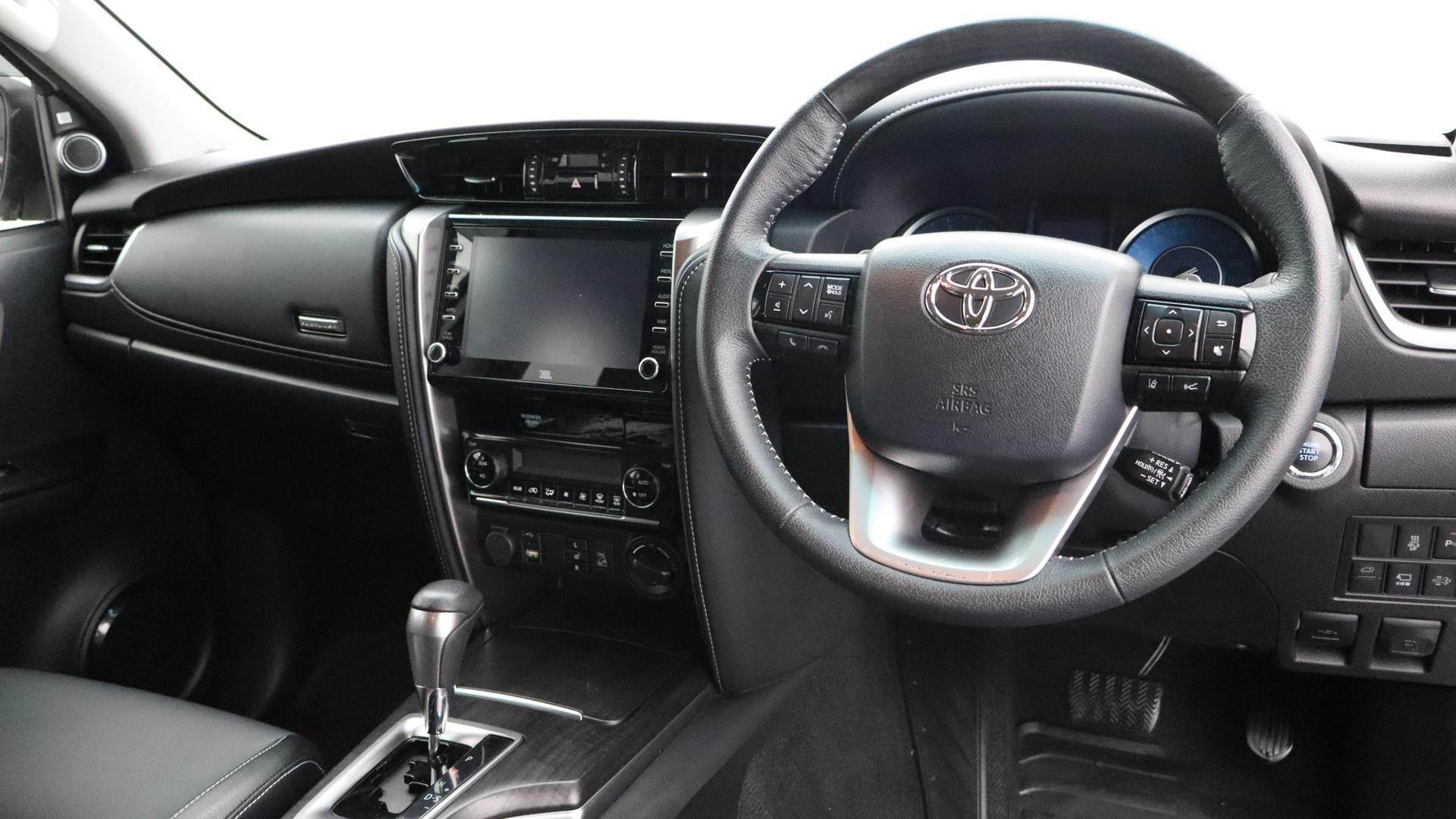 Toyota Fortuner image 4
