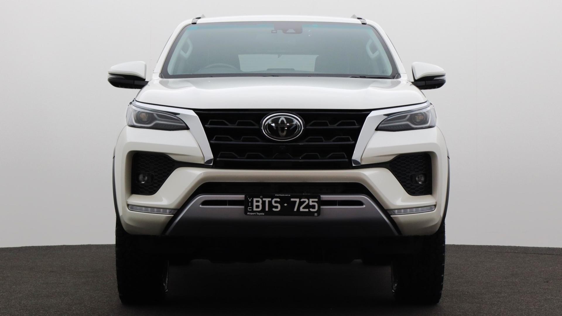 Toyota Fortuner image 2