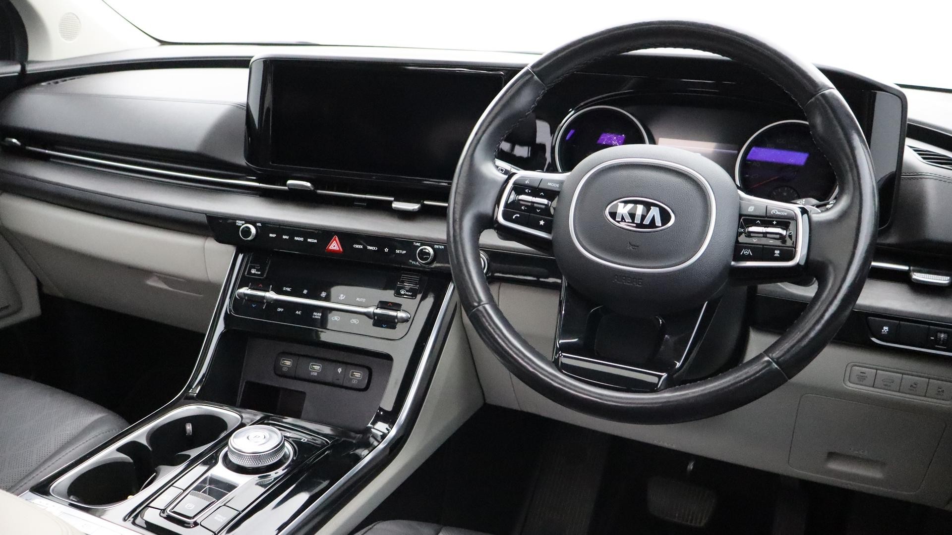 Kia Carnival image 4