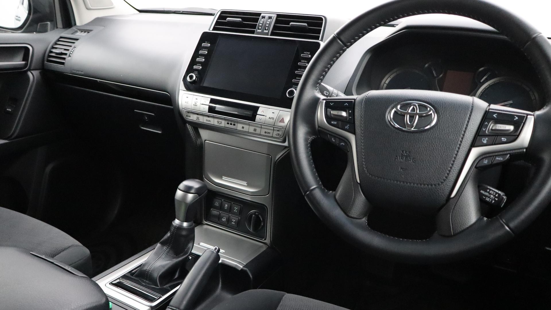 Toyota Landcruiser Prado image 4