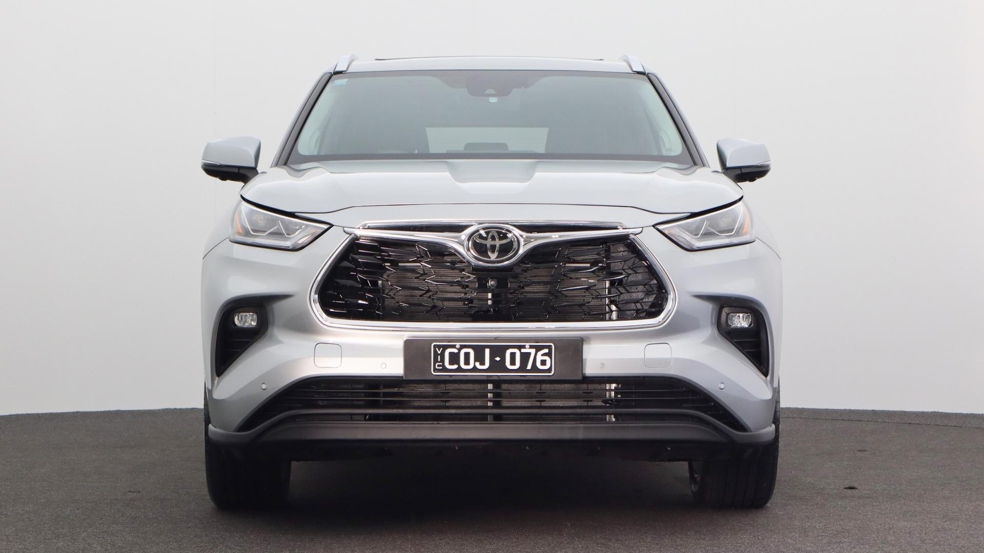 Toyota Kluger image 2