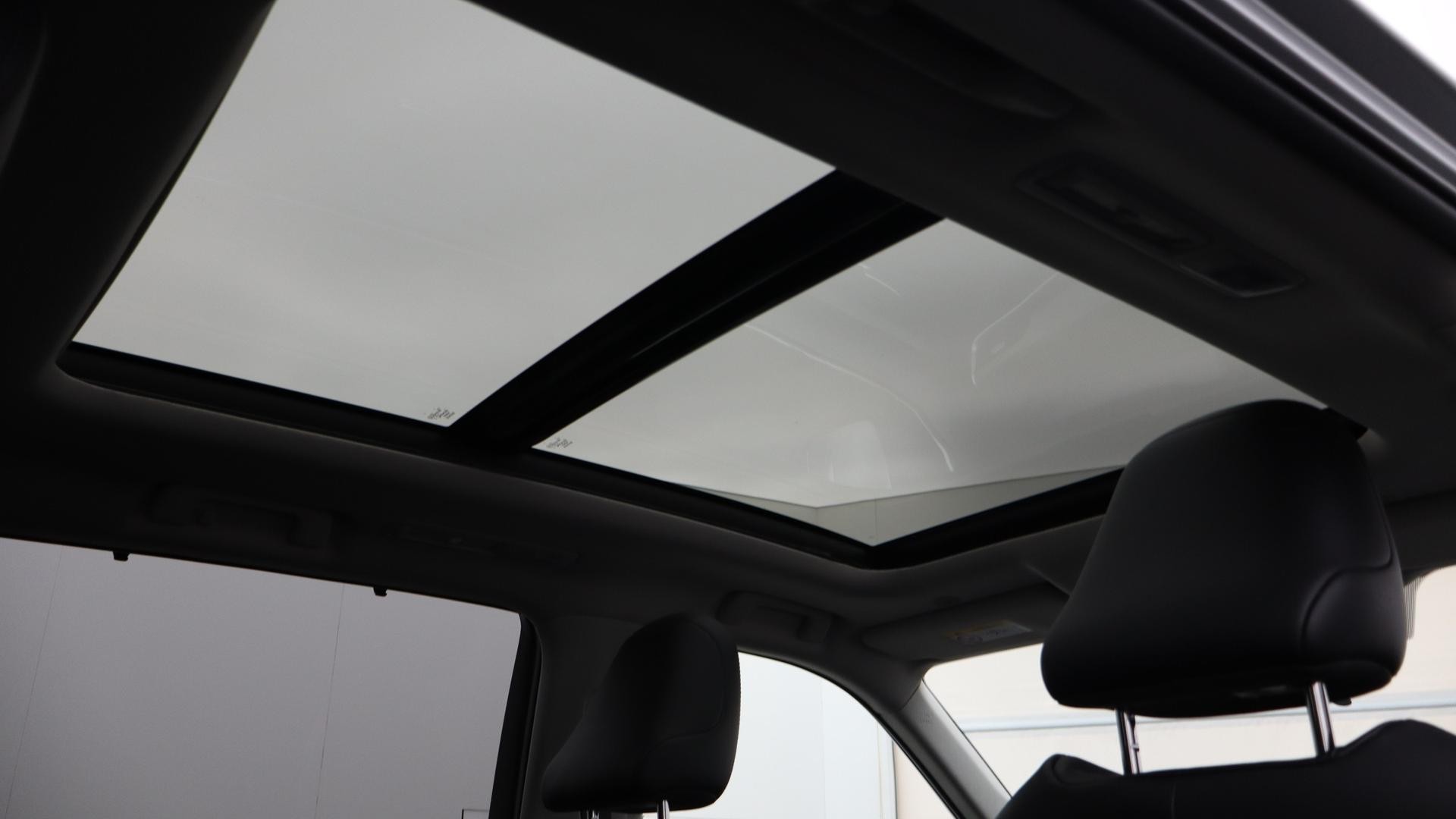 Toyota Kluger image 4