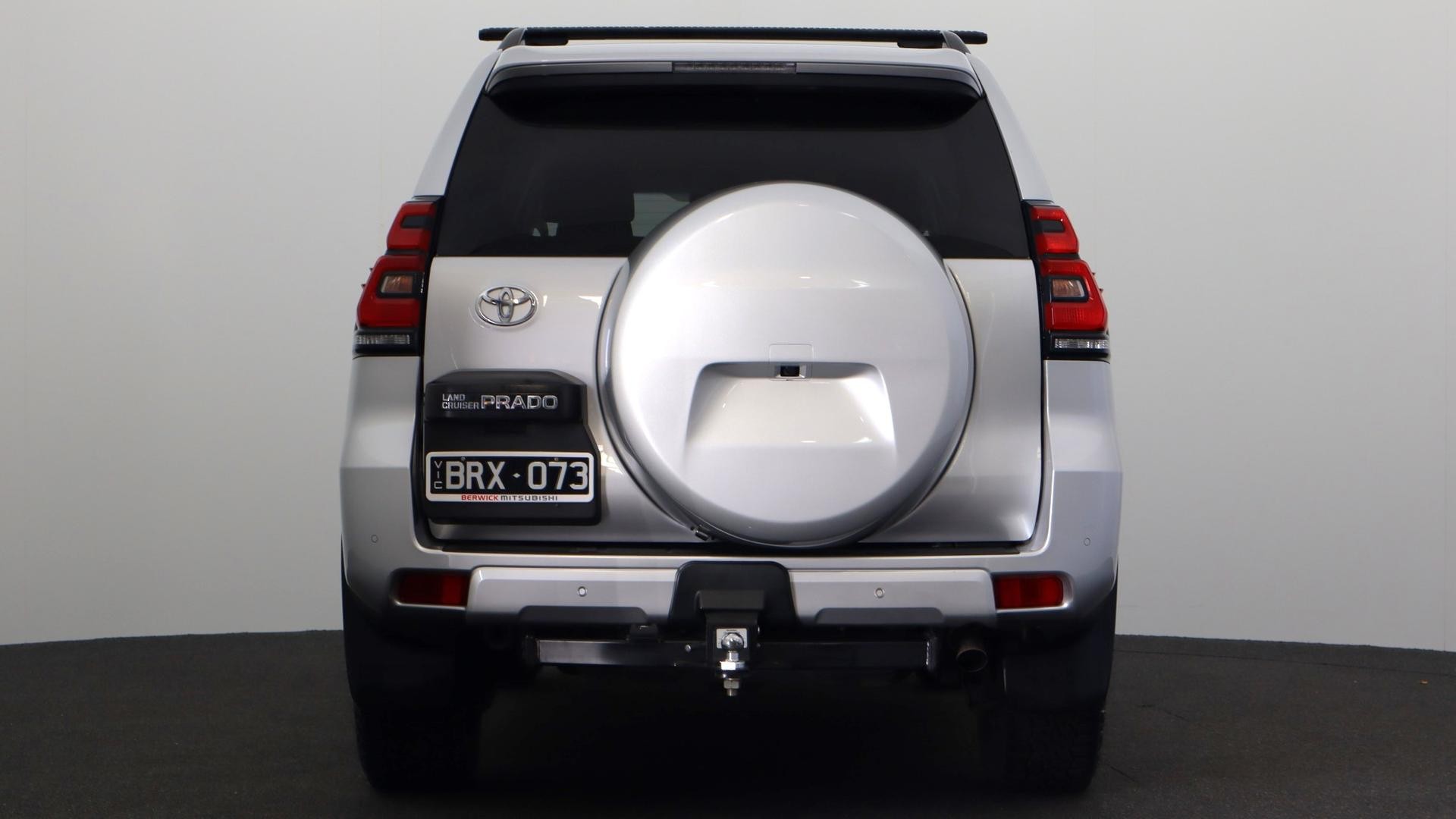 Toyota Landcruiser Prado image 3