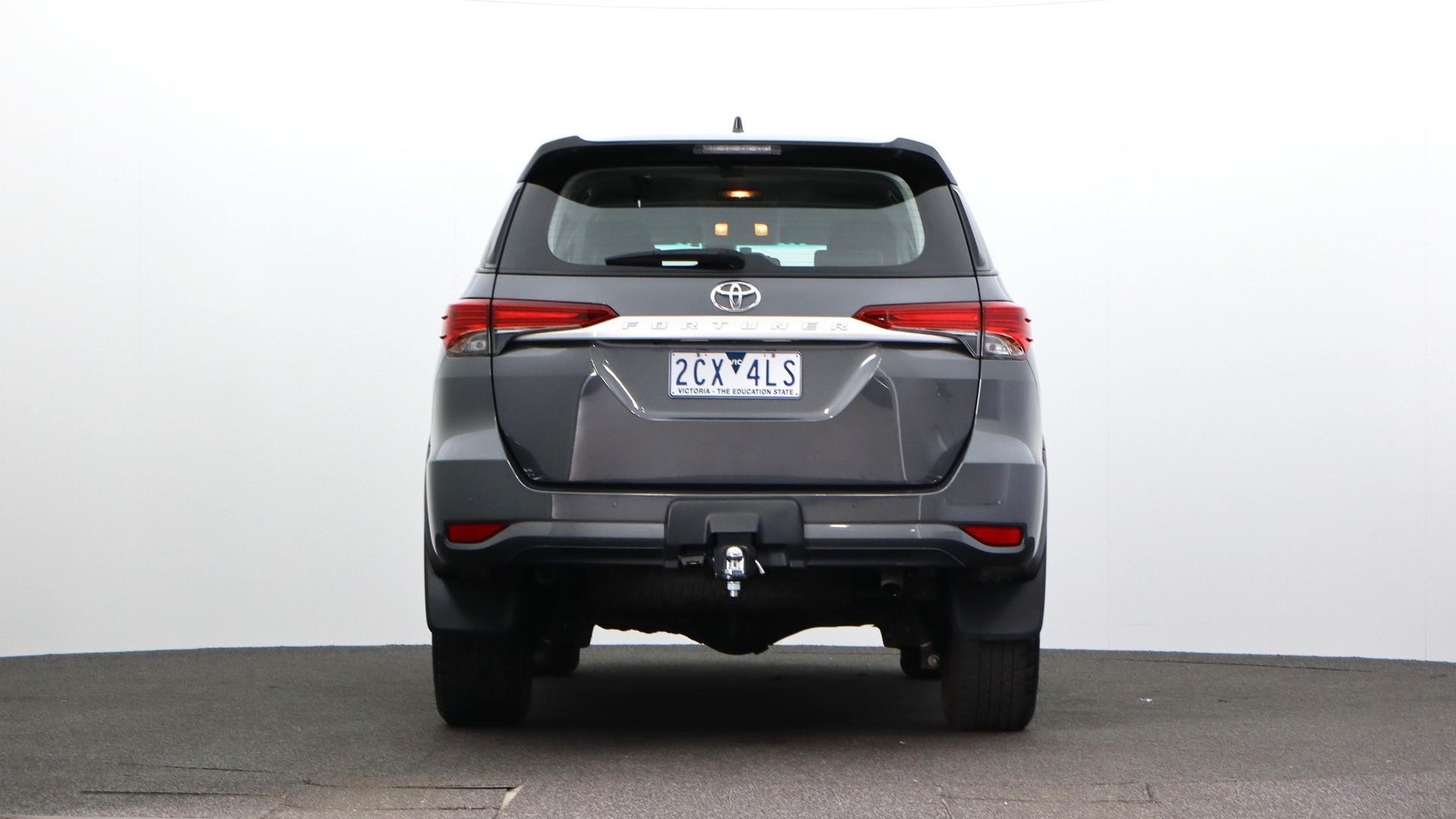 Toyota Fortuner image 2