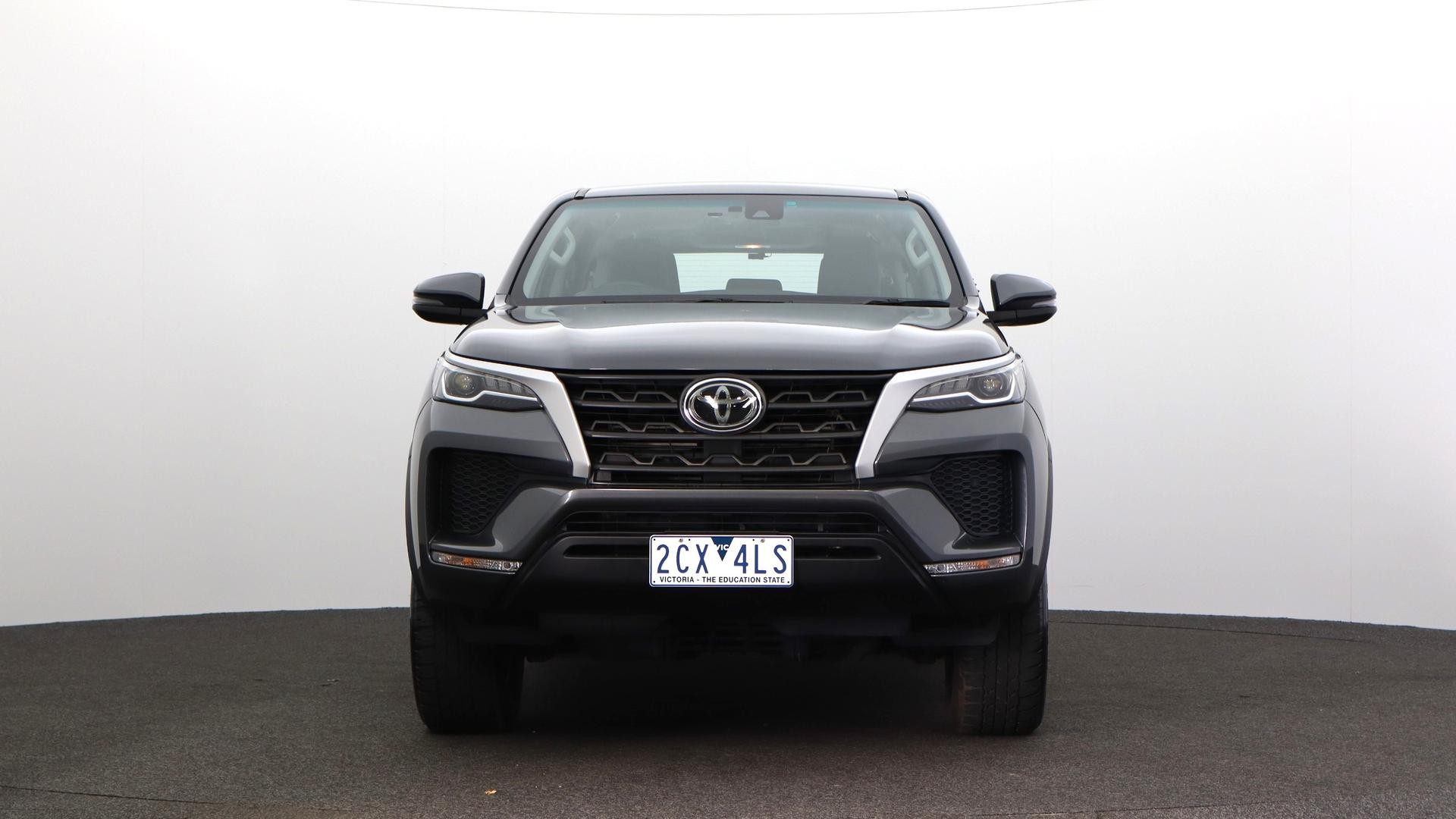 Toyota Fortuner image 3