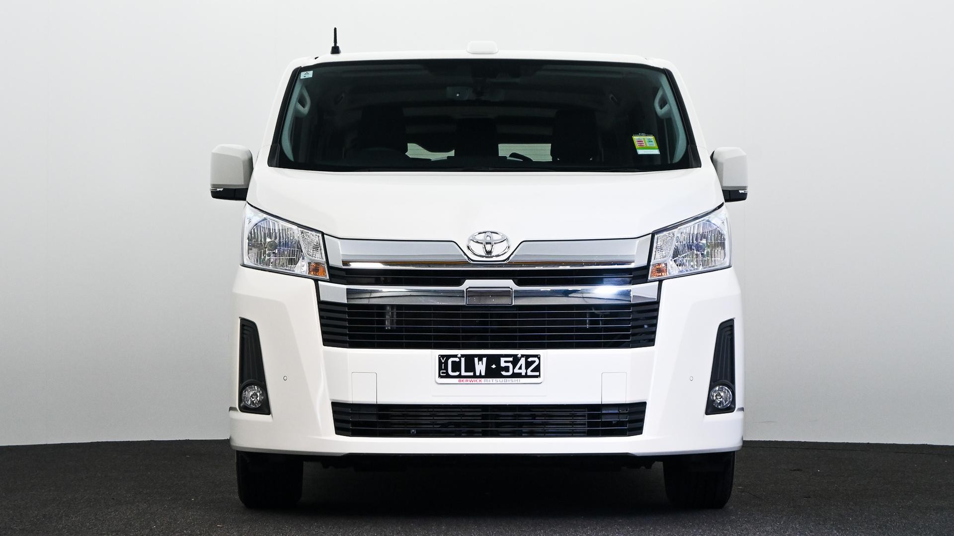 Toyota Hiace image 2