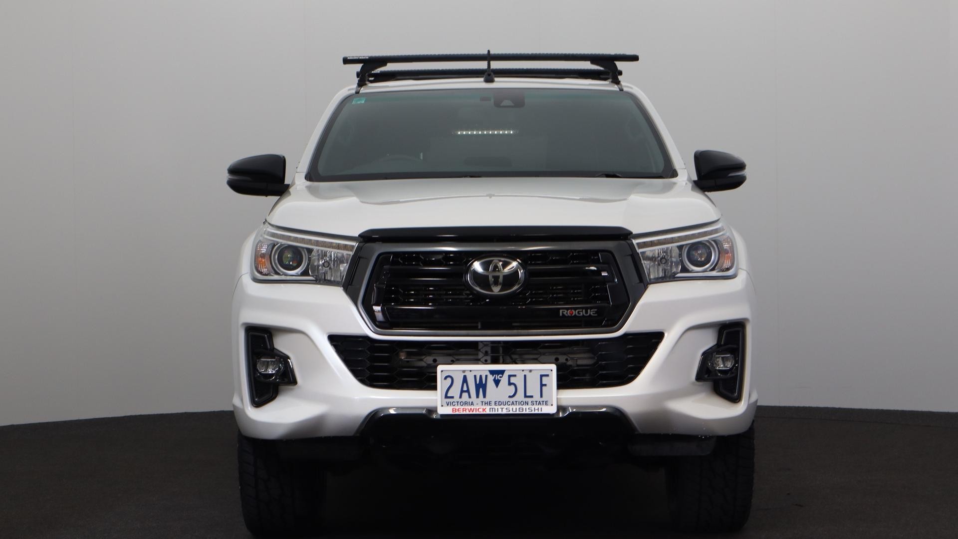 Toyota Hilux image 2