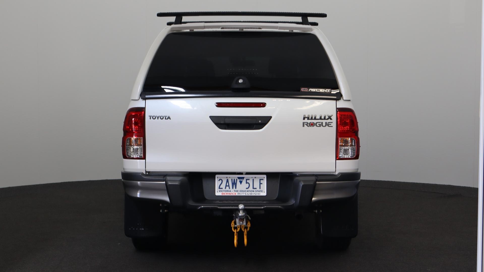 Toyota Hilux image 3