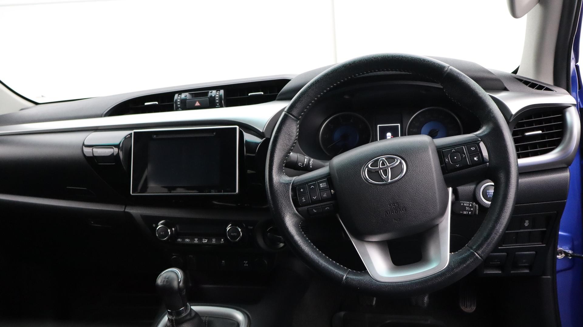 Toyota Hilux image 4