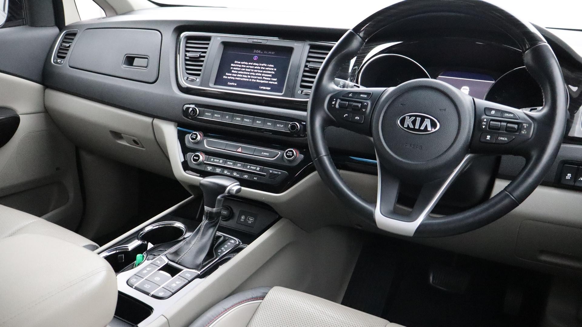 Kia Carnival image 4