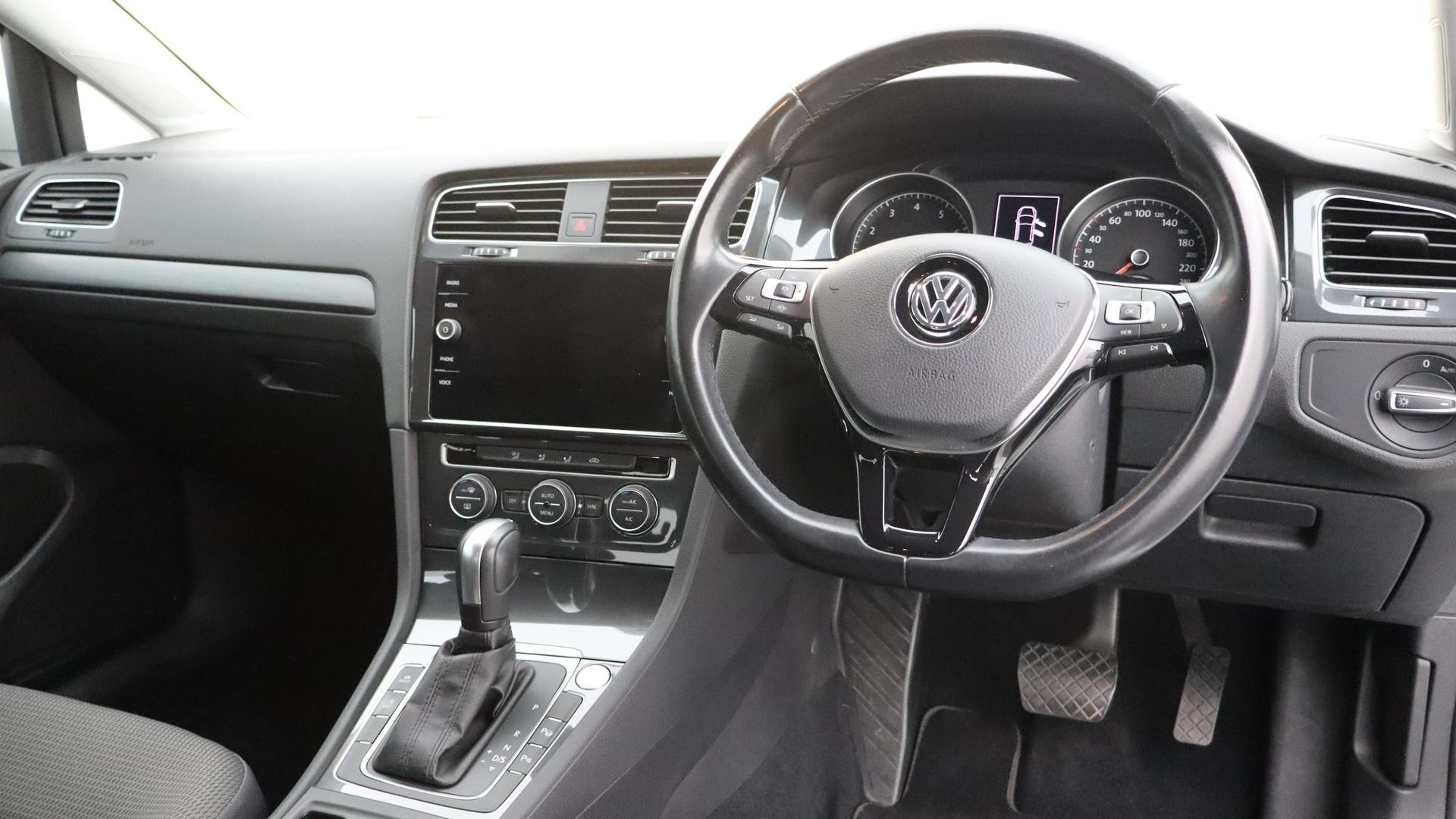 Volkswagen Golf image 4