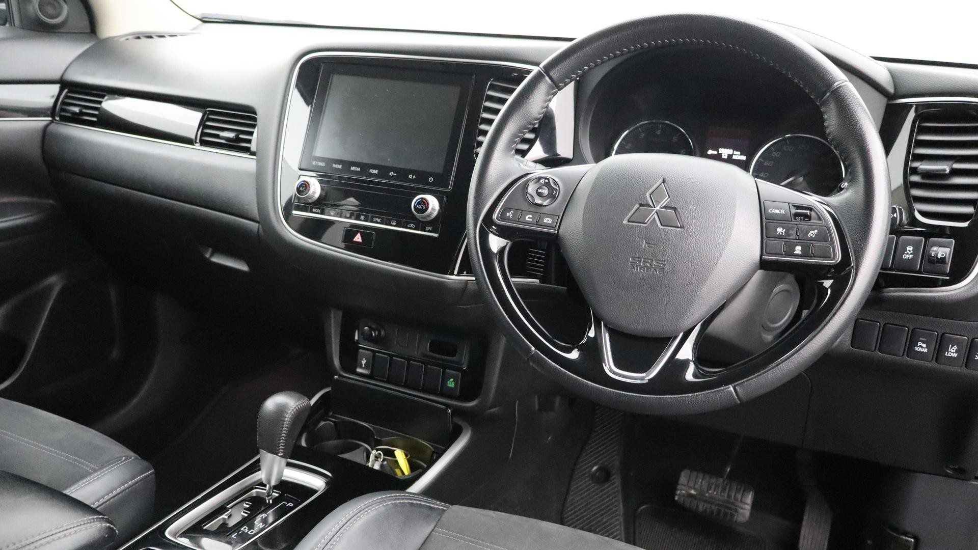 Mitsubishi Outlander image 4