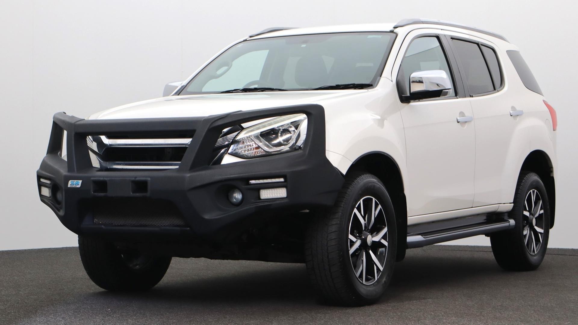 Isuzu Mu-x image 1