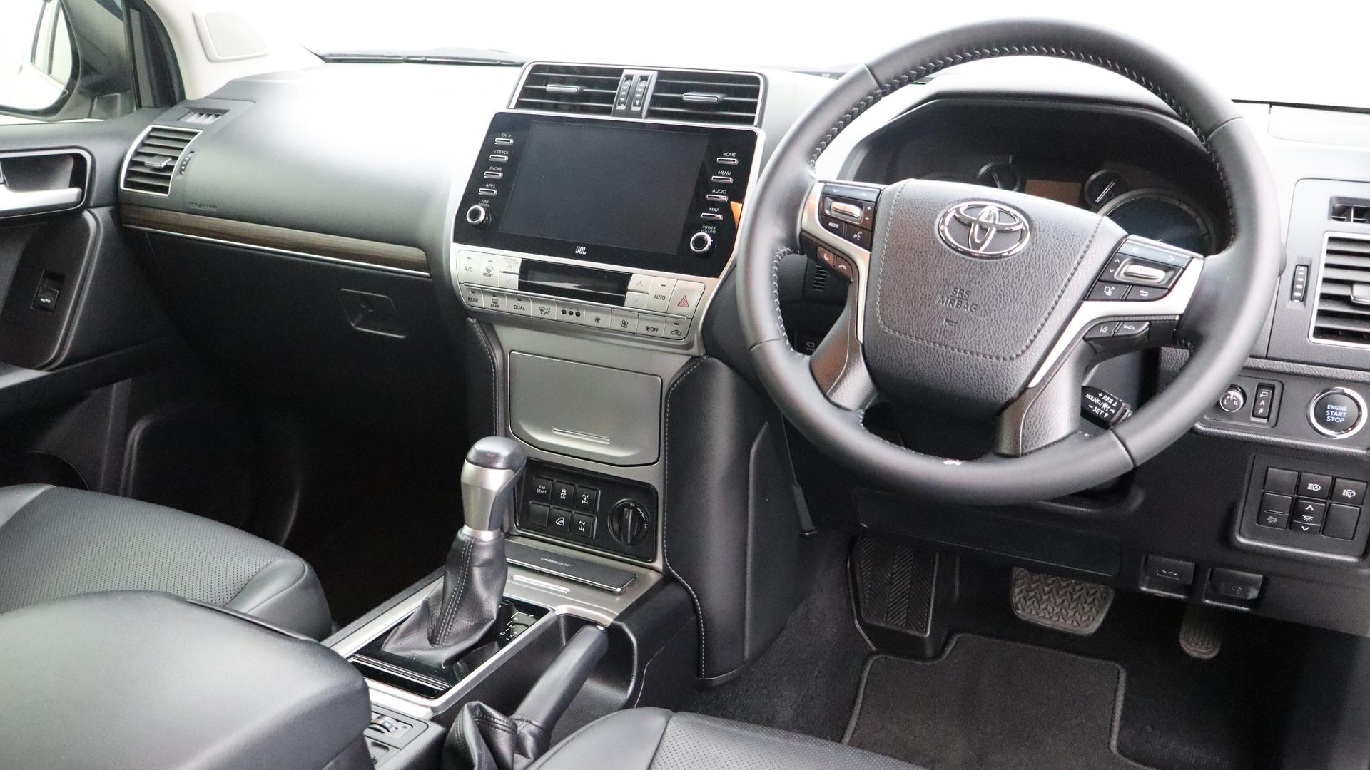 Toyota Landcruiser Prado image 4