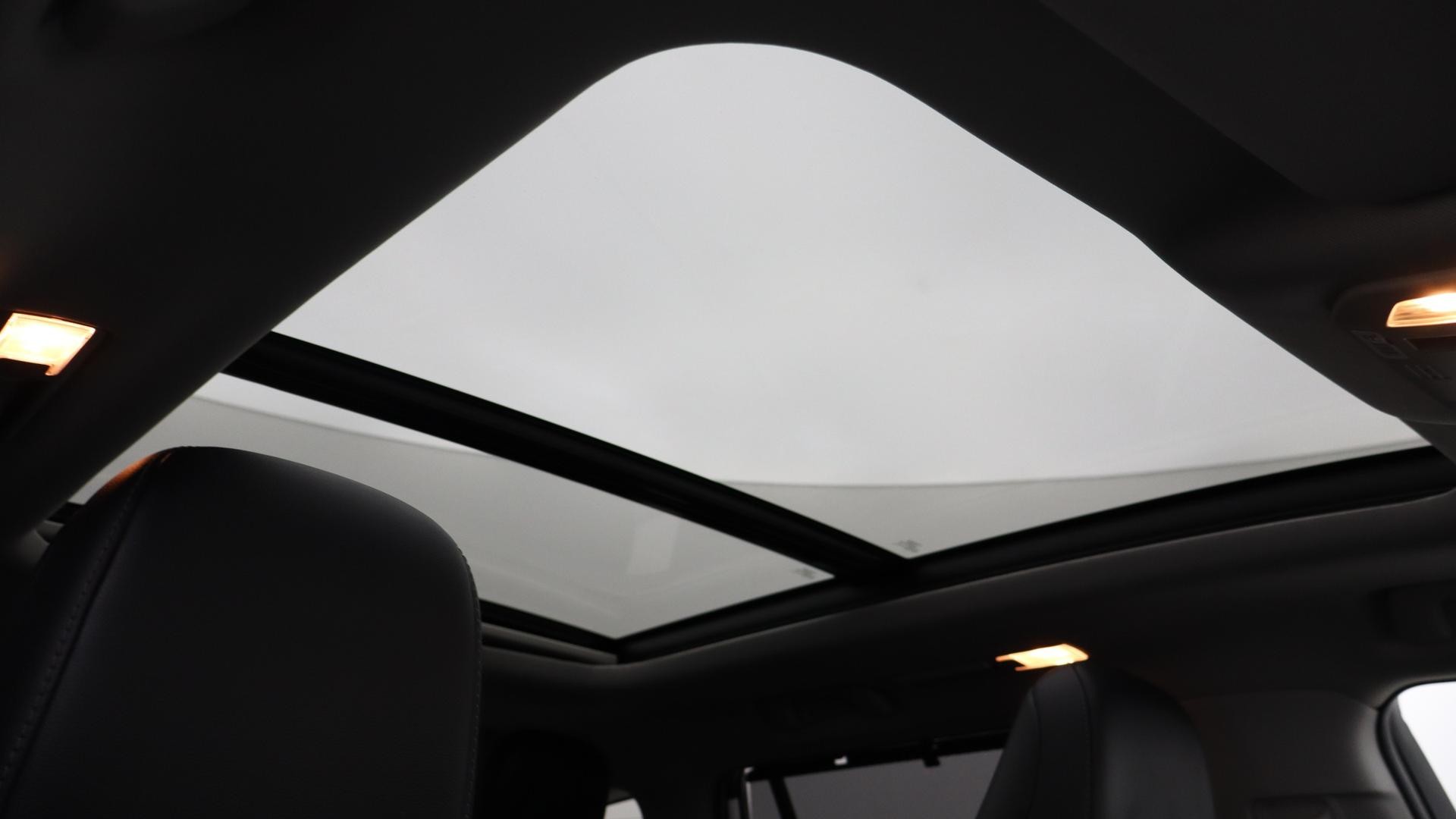 Toyota Kluger image 4