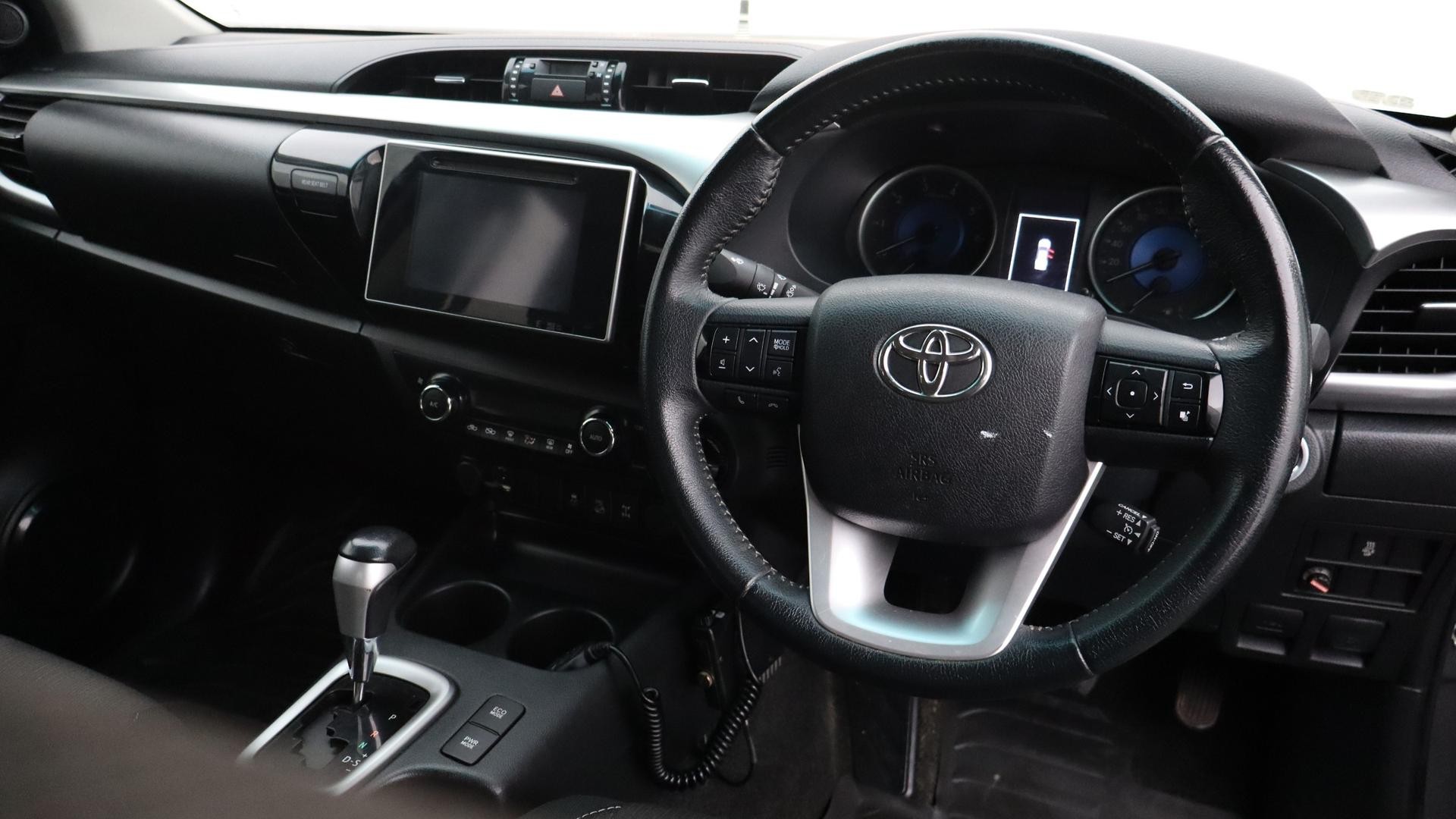 Toyota Hilux image 4
