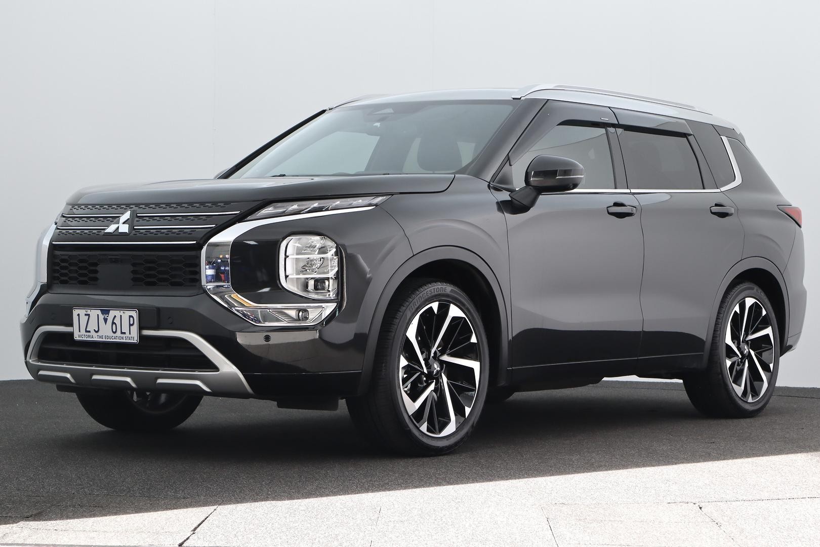 Mitsubishi Outlander image 1
