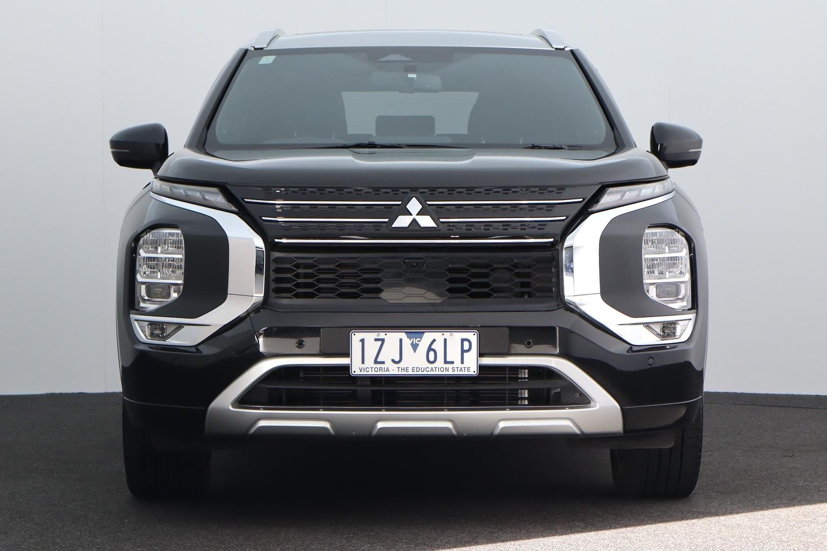 Mitsubishi Outlander image 2