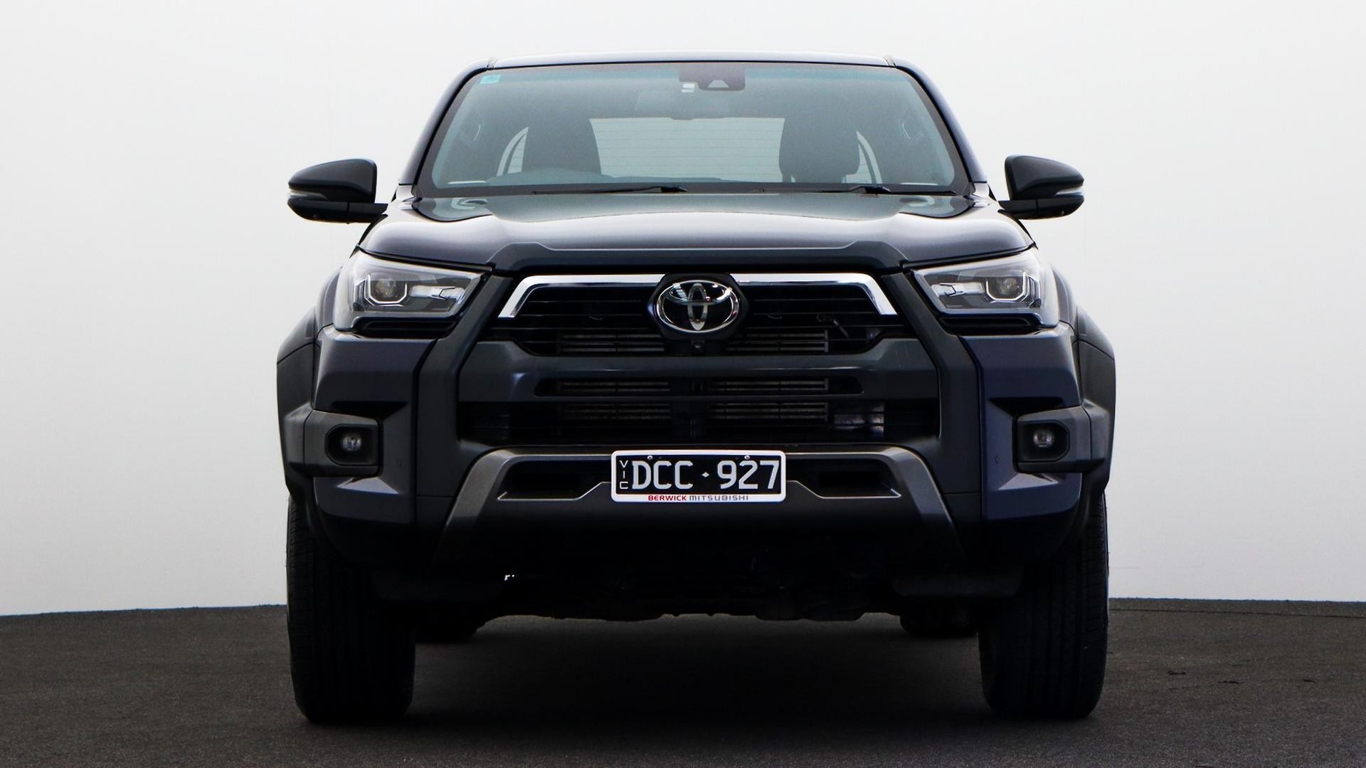 Toyota Hilux image 2