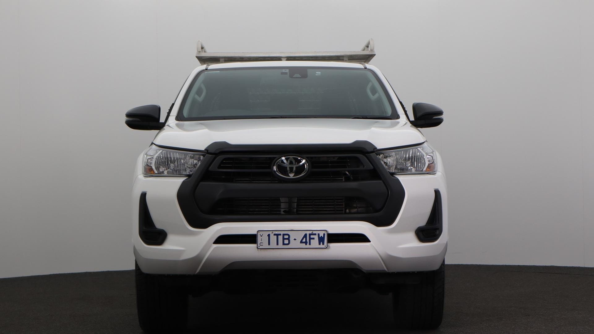 Toyota Hilux image 2