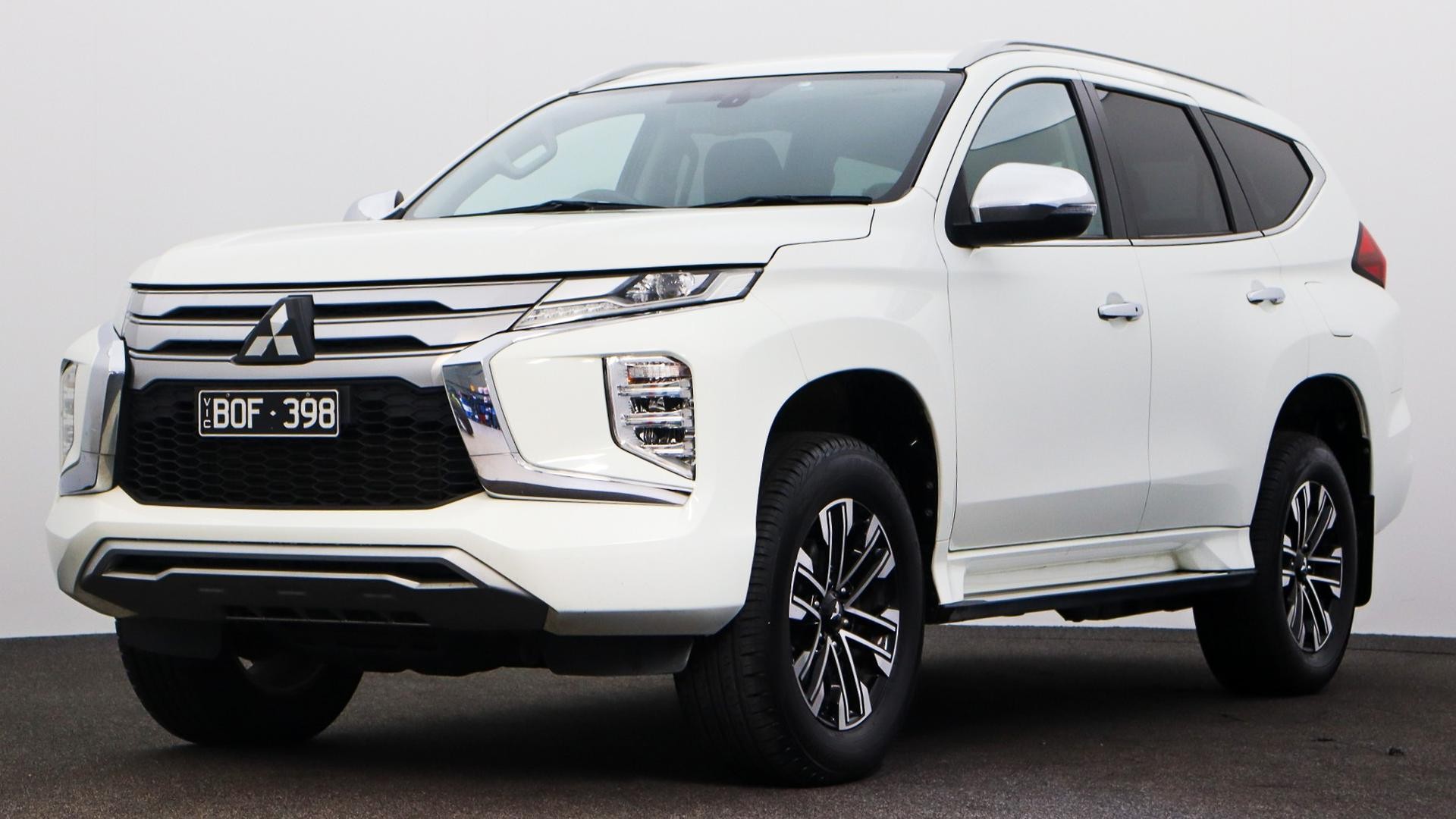 Mitsubishi Pajero Sport image 1
