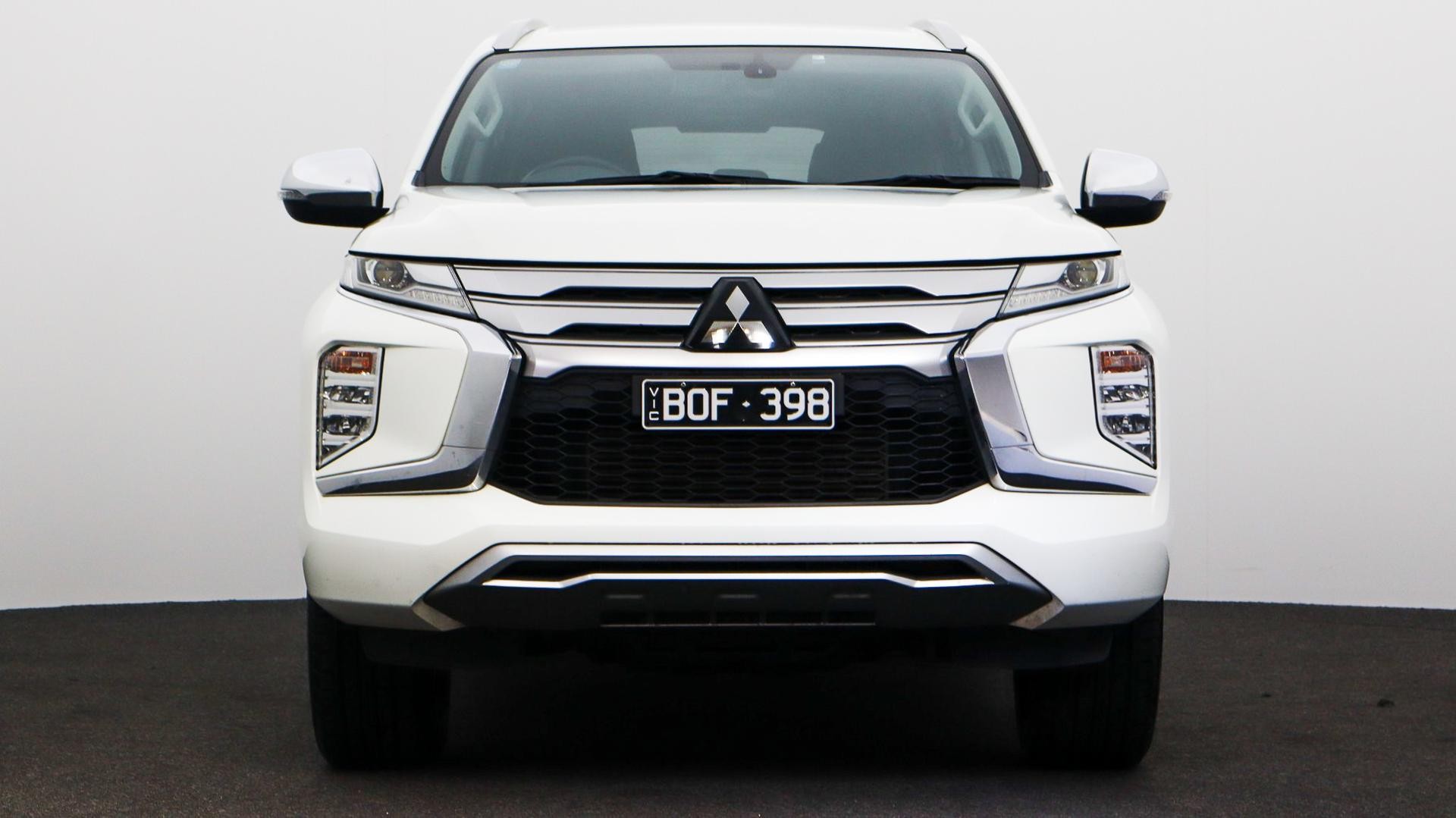 Mitsubishi Pajero Sport image 2