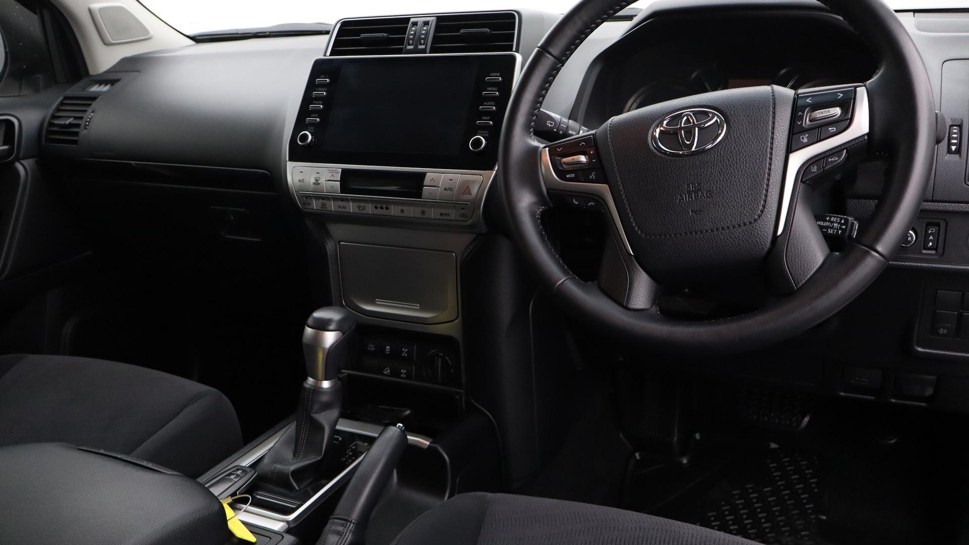 Toyota Landcruiser Prado image 4