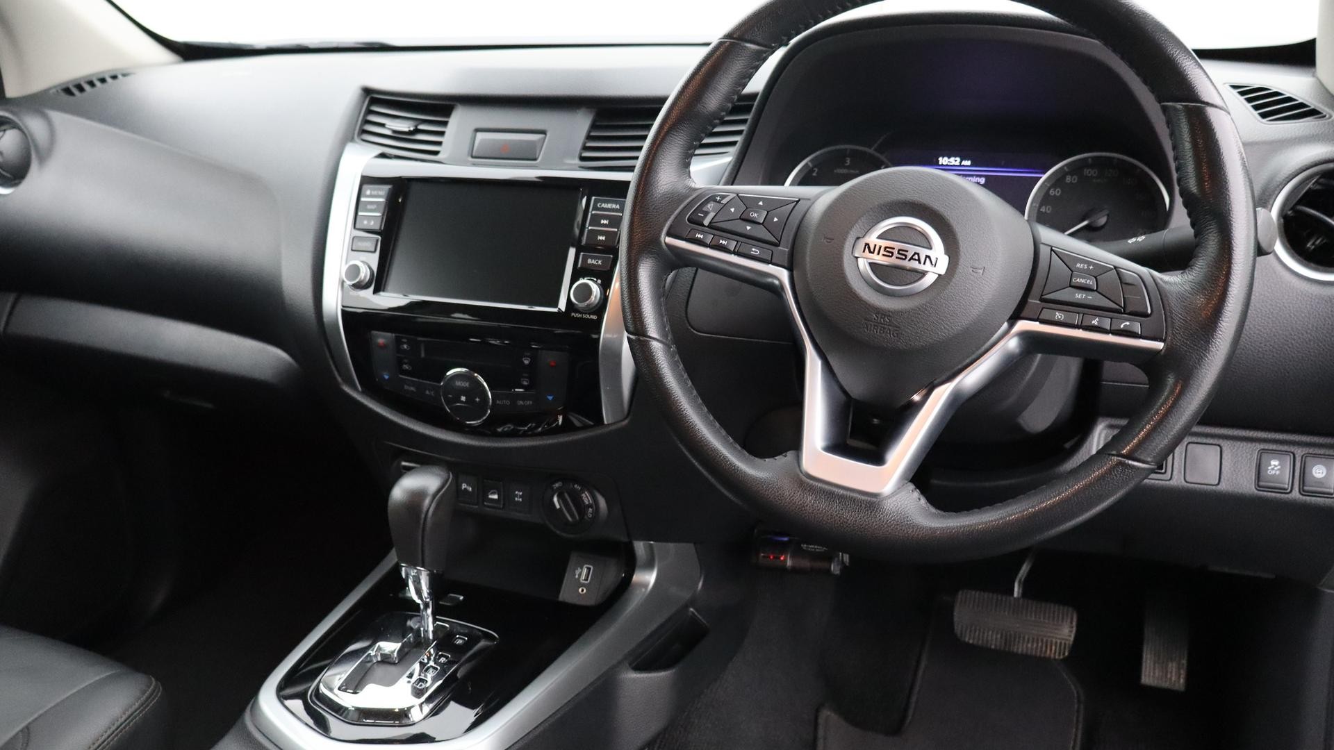 Nissan Navara image 4