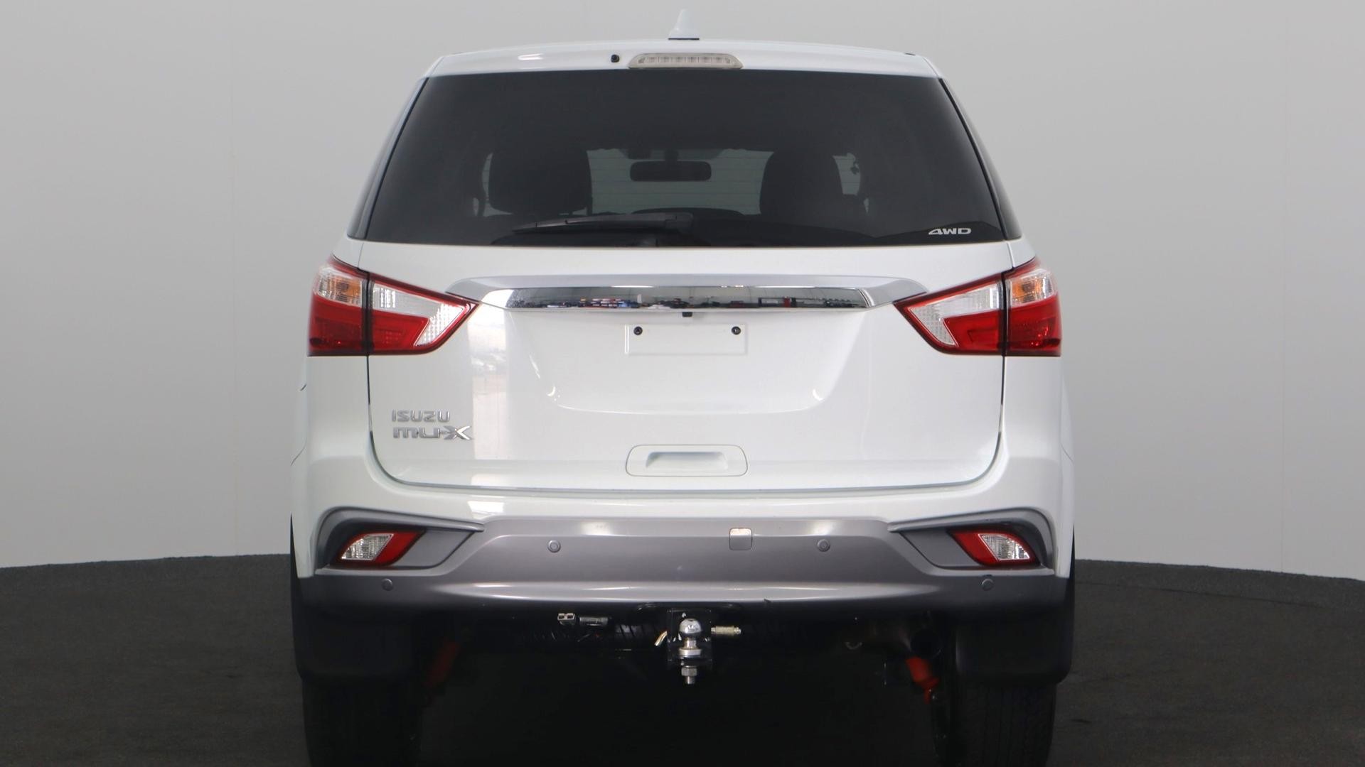Isuzu Mu-x image 3