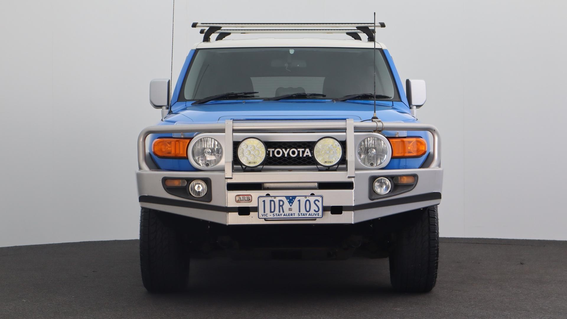 Toyota Fj Cruiser image 2