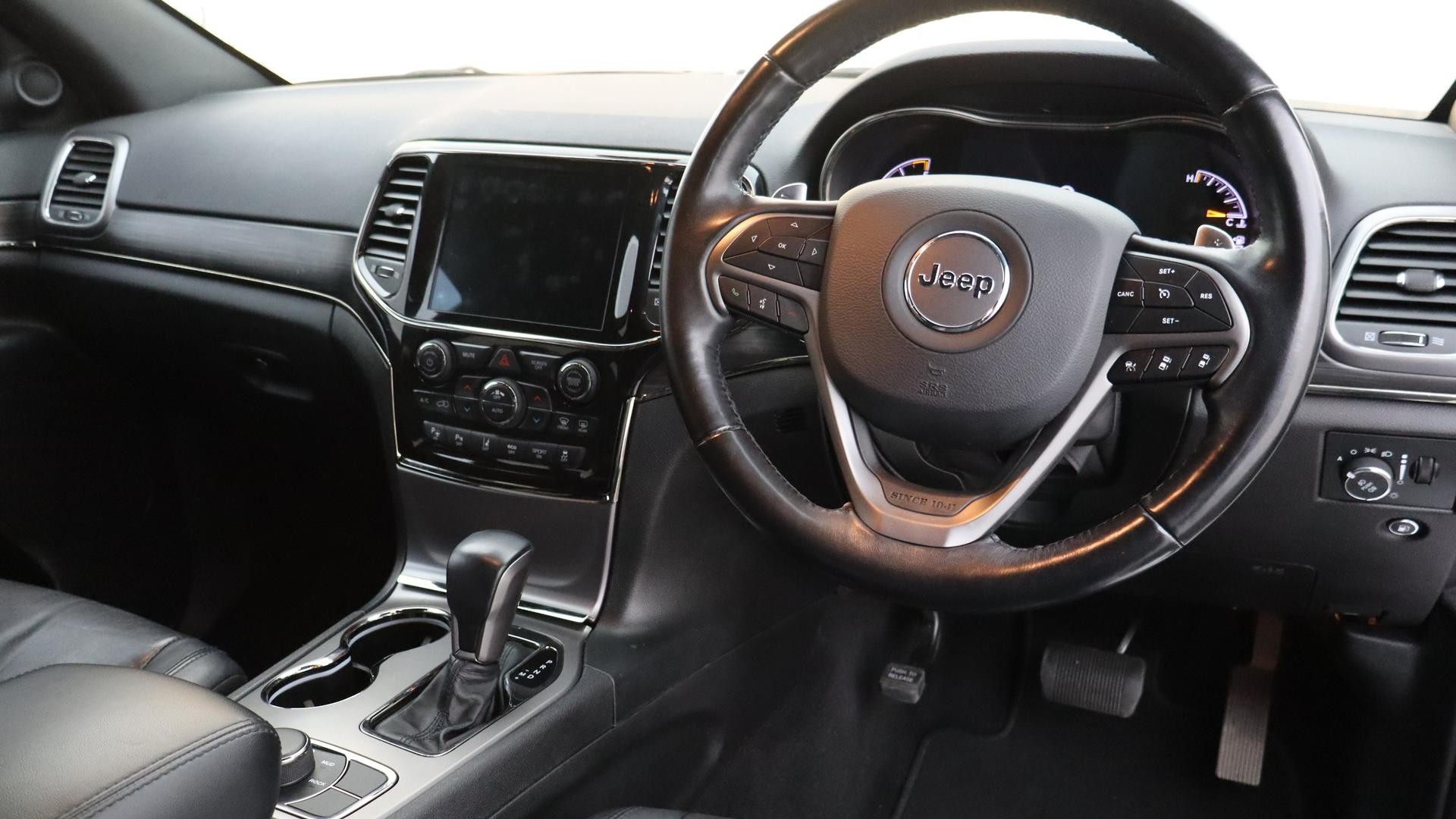 Jeep Grand Cherokee image 4