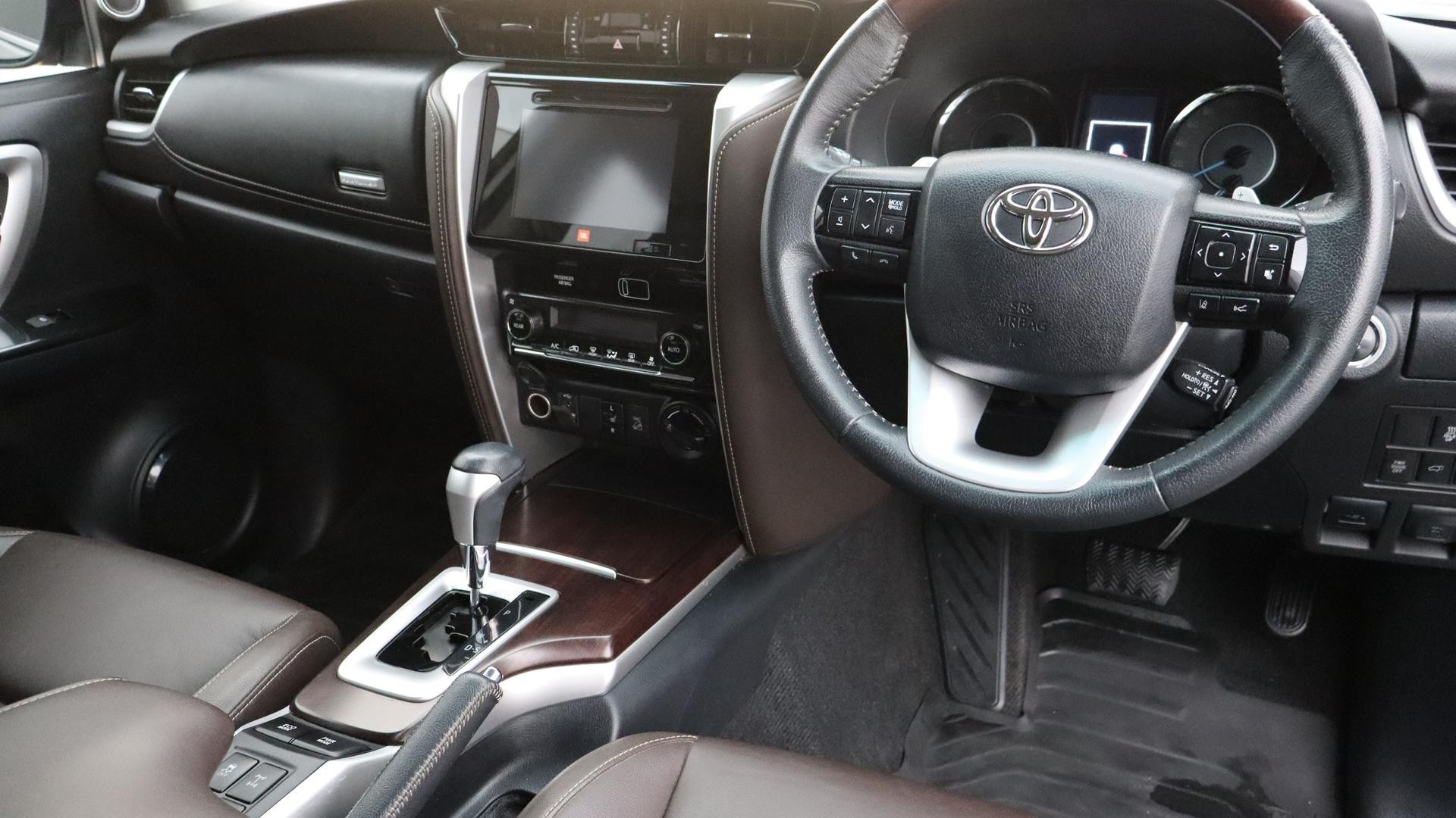 Toyota Fortuner image 3