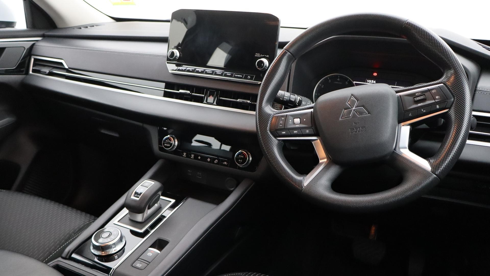 Mitsubishi Outlander image 4