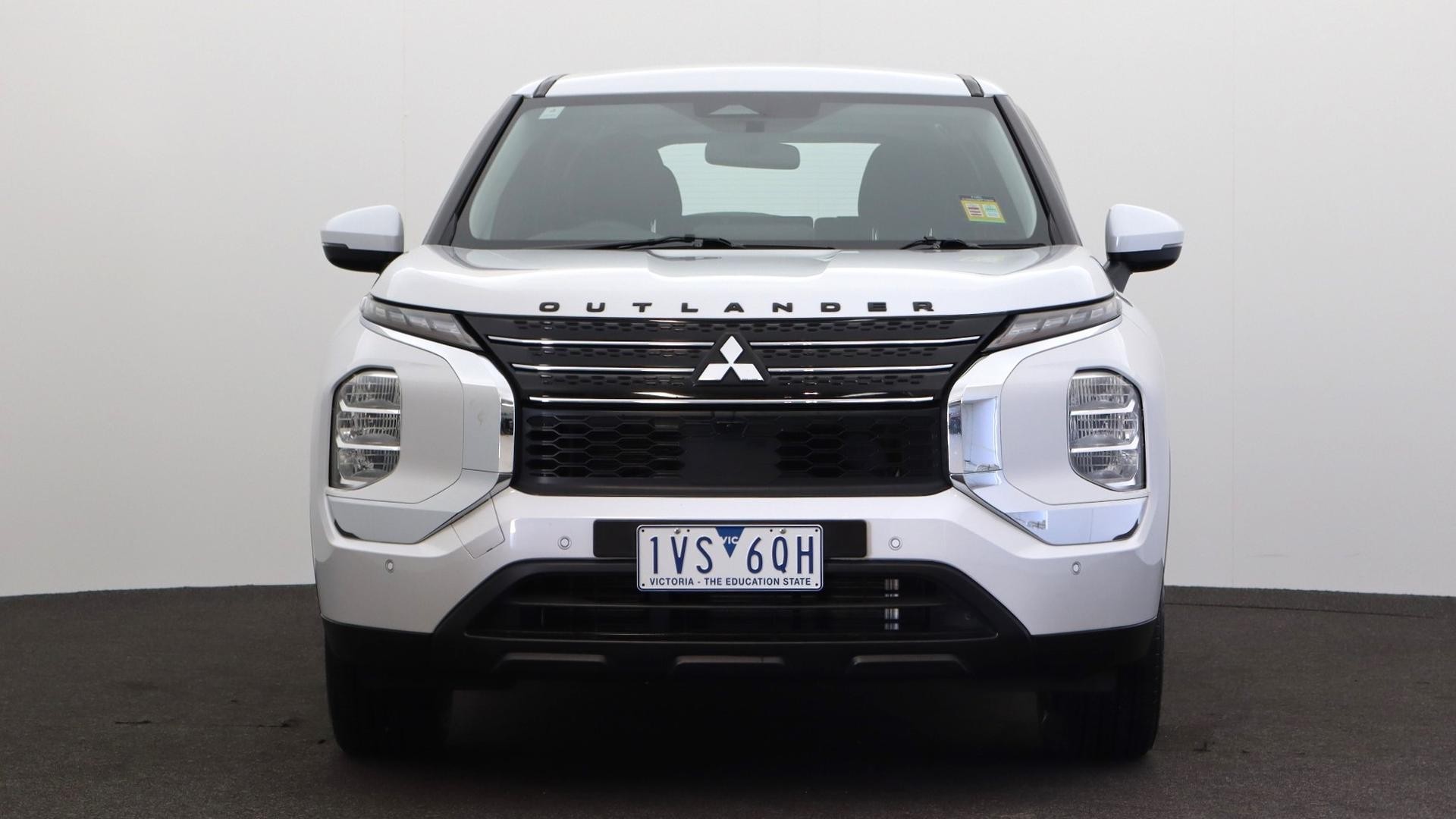 Mitsubishi Outlander image 2
