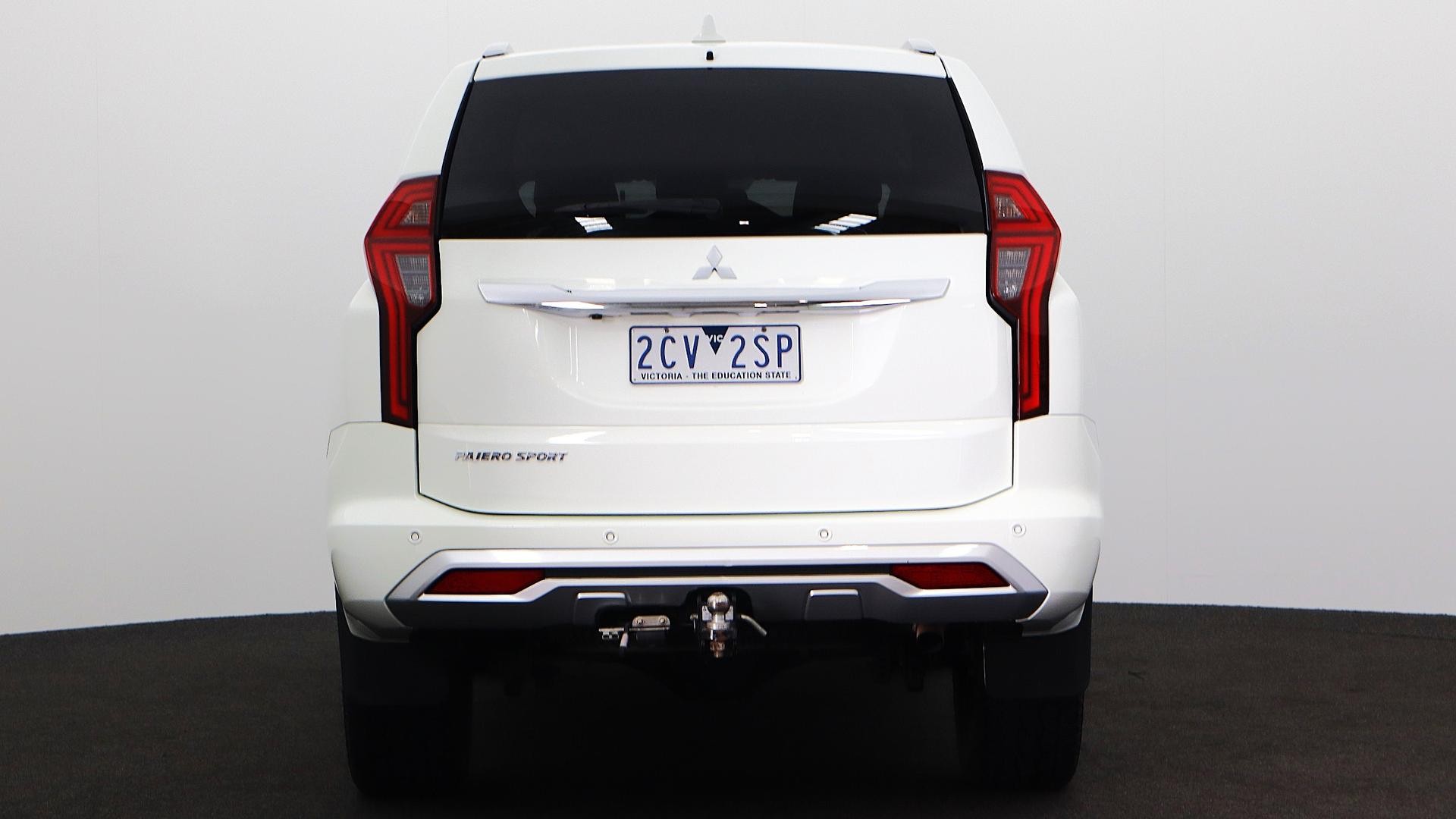 Mitsubishi Pajero Sport image 3