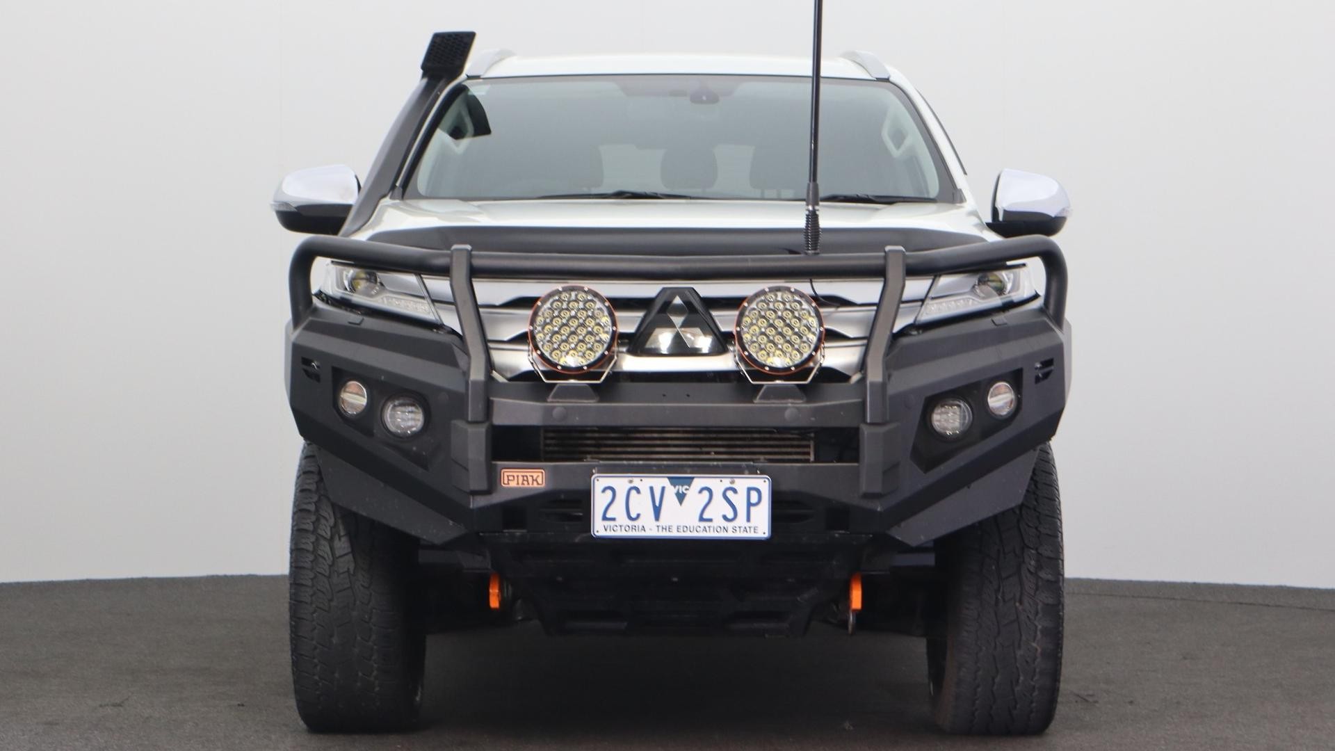 Mitsubishi Pajero Sport image 2