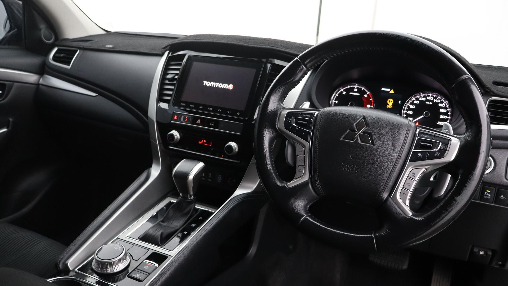 Mitsubishi Pajero Sport image 4