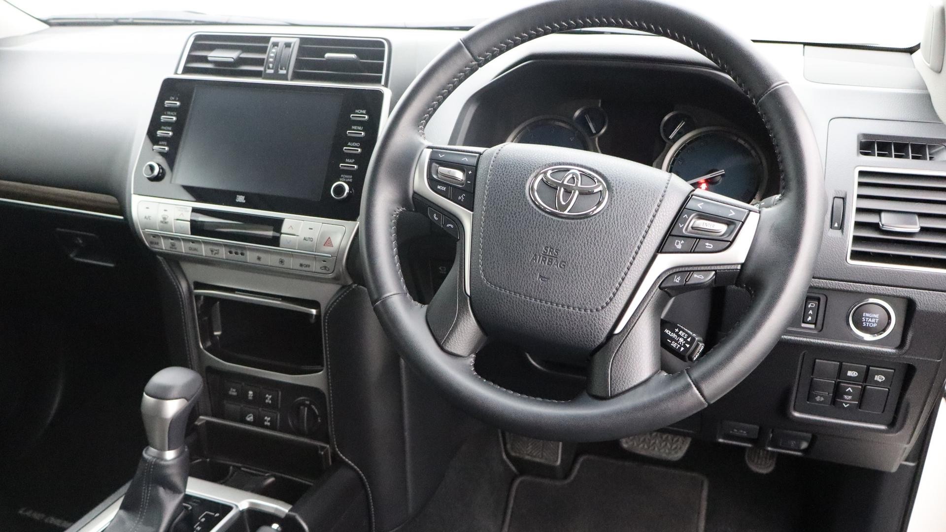 Toyota Landcruiser Prado image 4