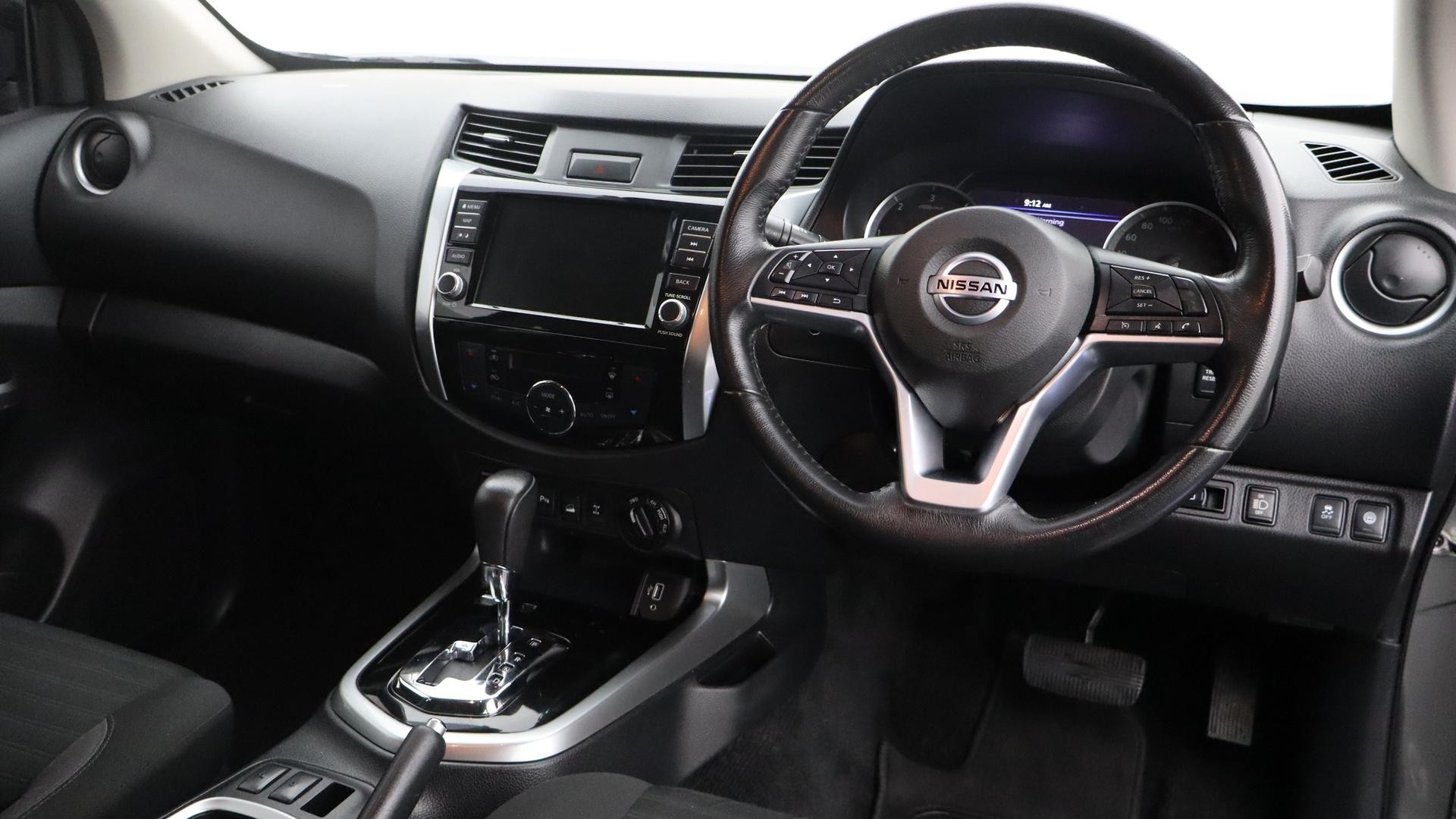 Nissan Navara image 4