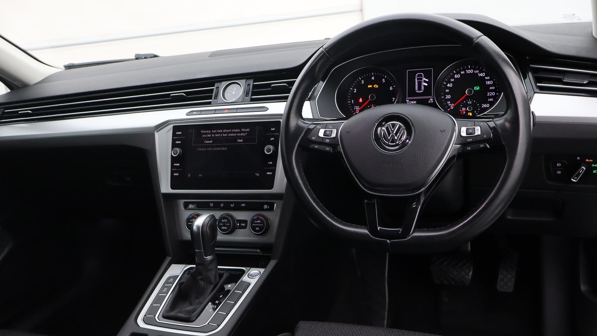 Volkswagen Passat image 4
