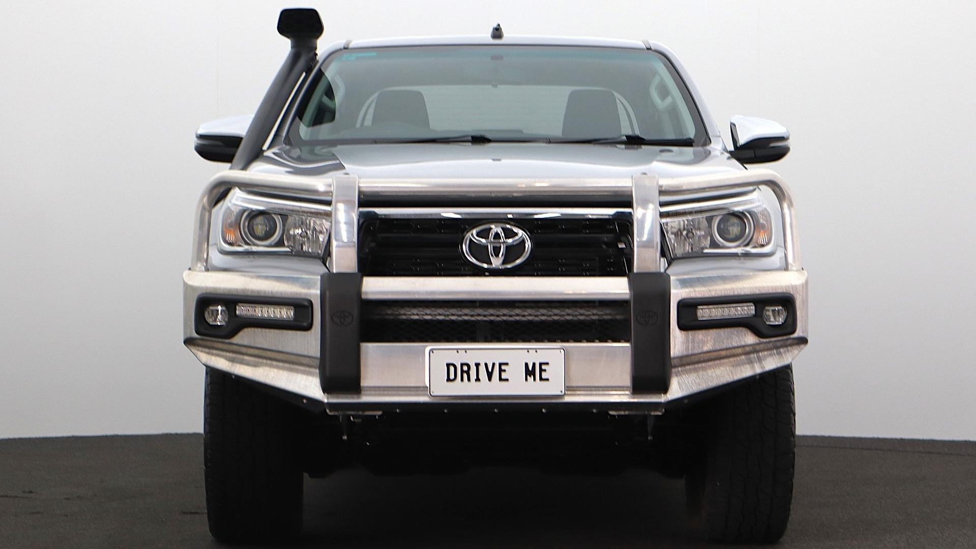 Toyota Hilux image 2