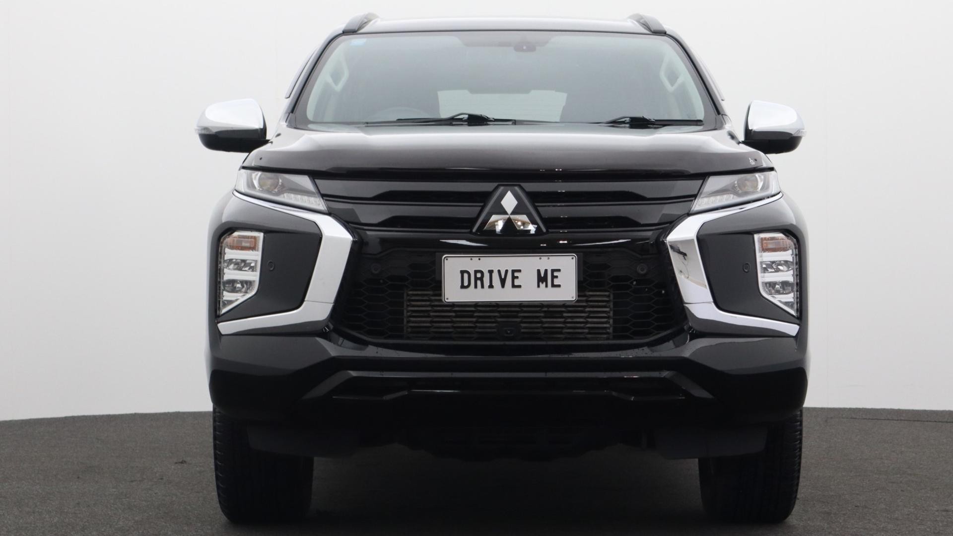 Mitsubishi Pajero Sport image 2