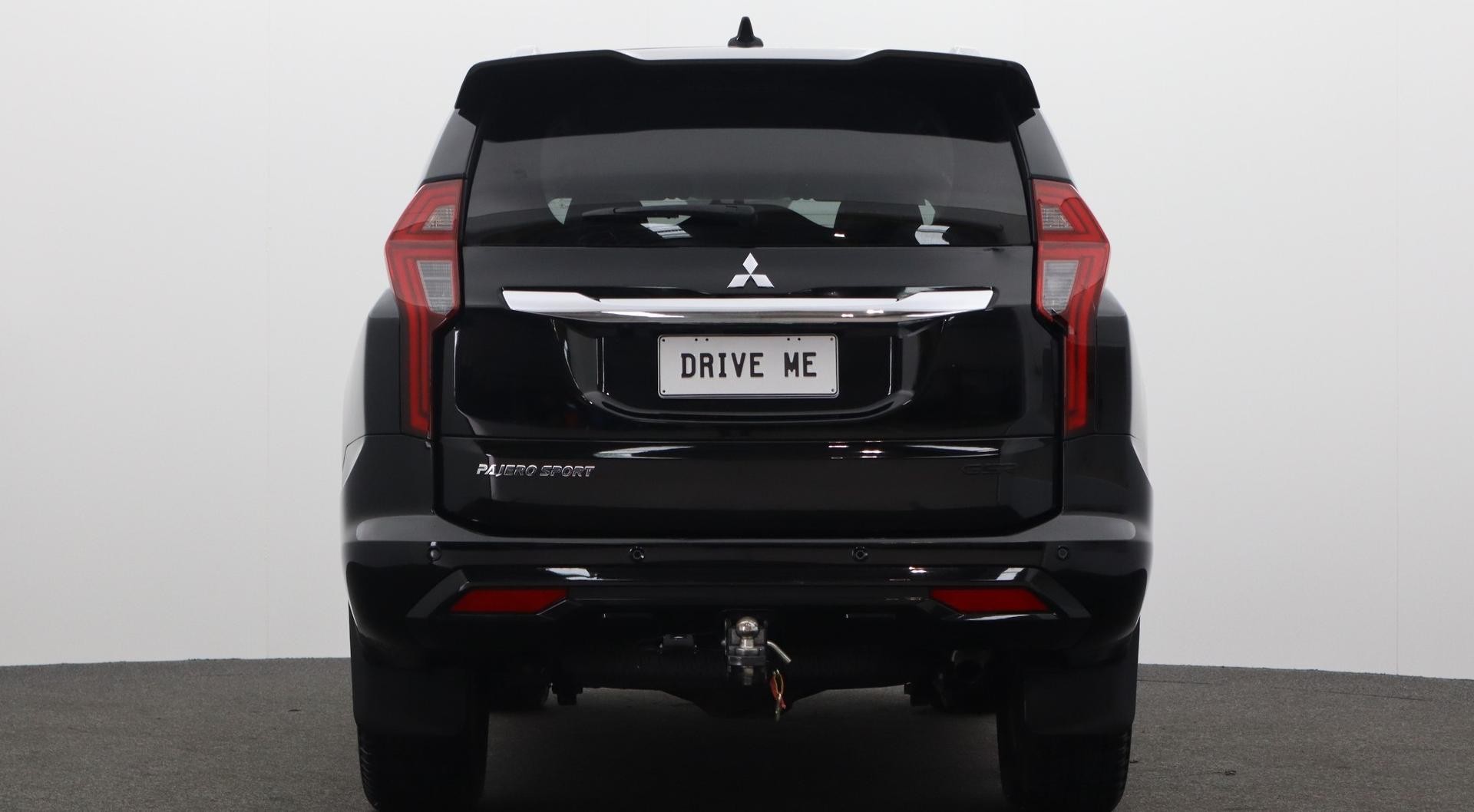 Mitsubishi Pajero Sport image 3