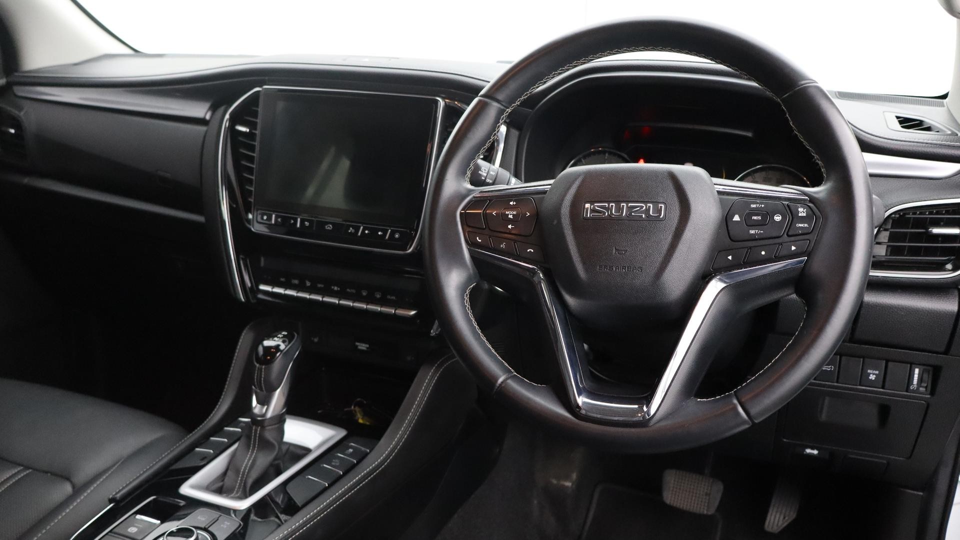 Isuzu Mu-x image 4